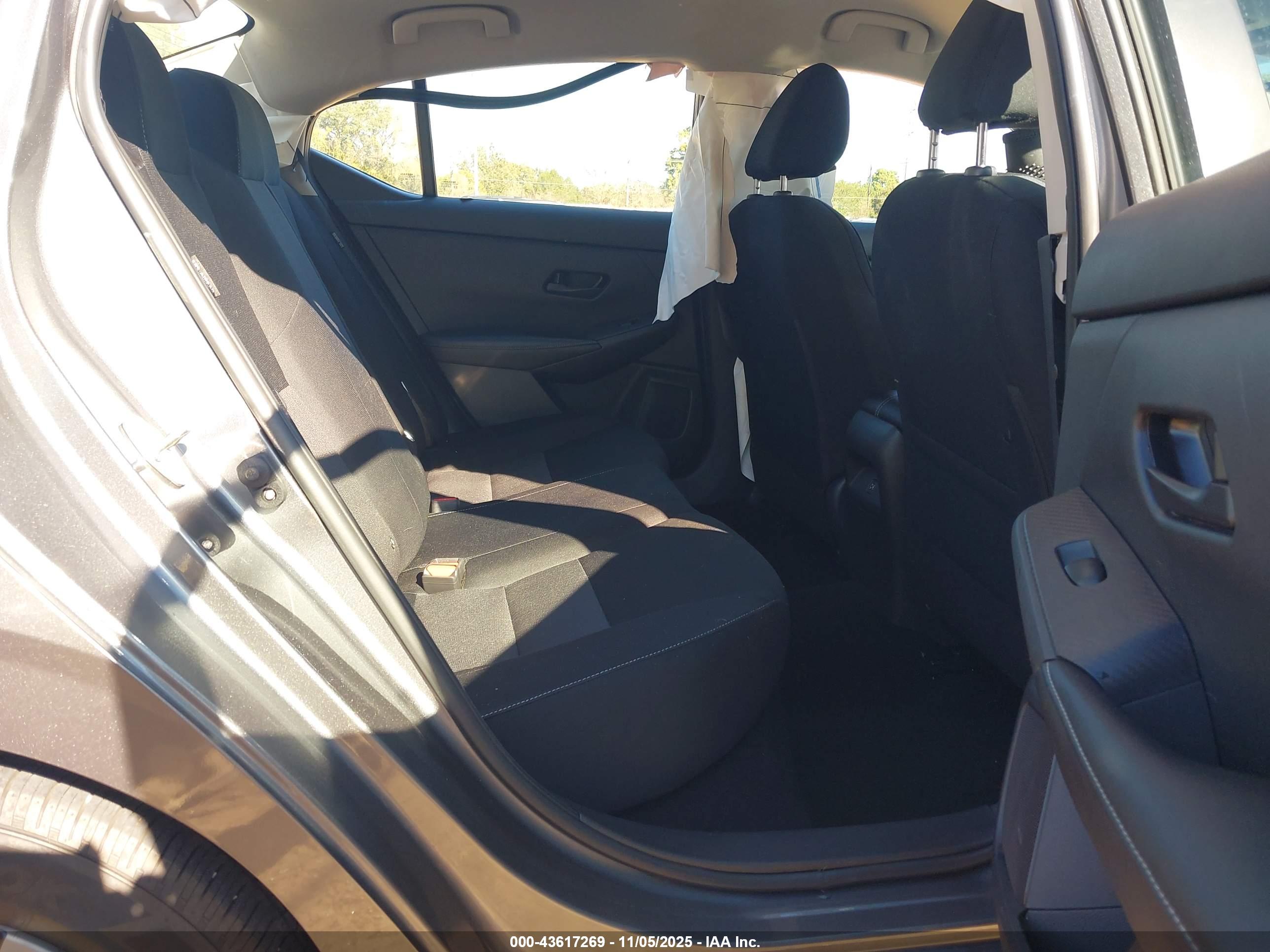 NISSAN SENTRA image 8