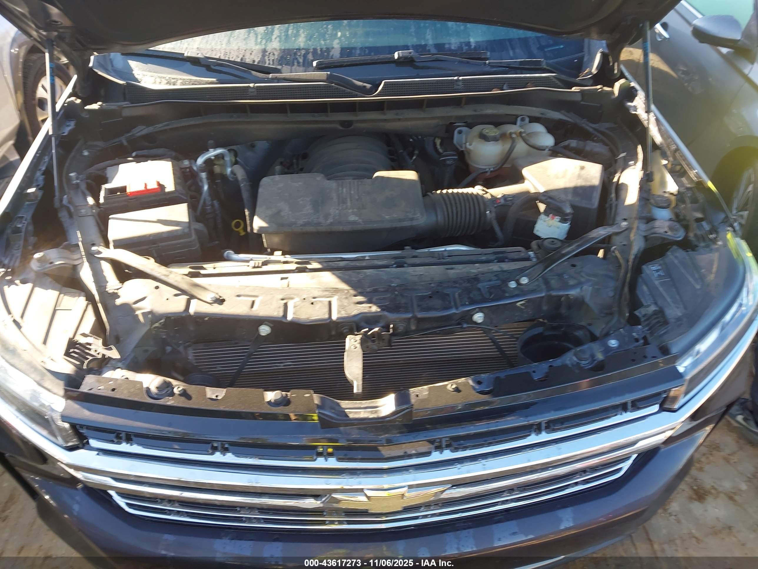 CHEVROLET SUBURBAN image 10