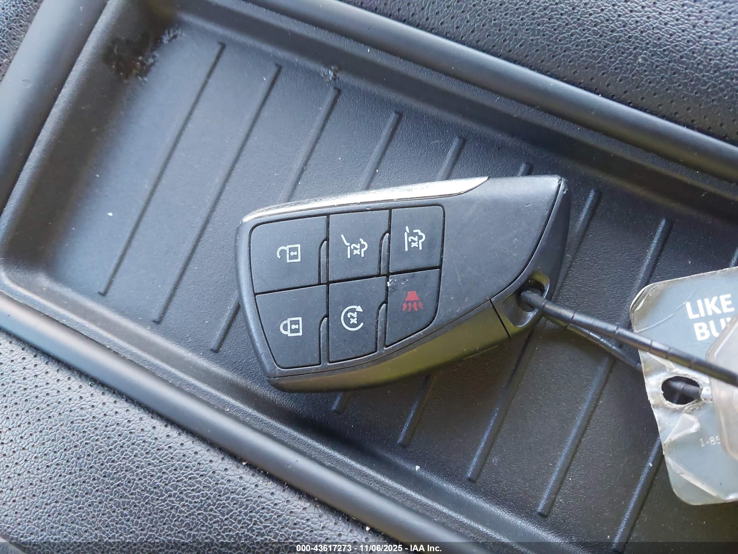 CHEVROLET SUBURBAN image 11