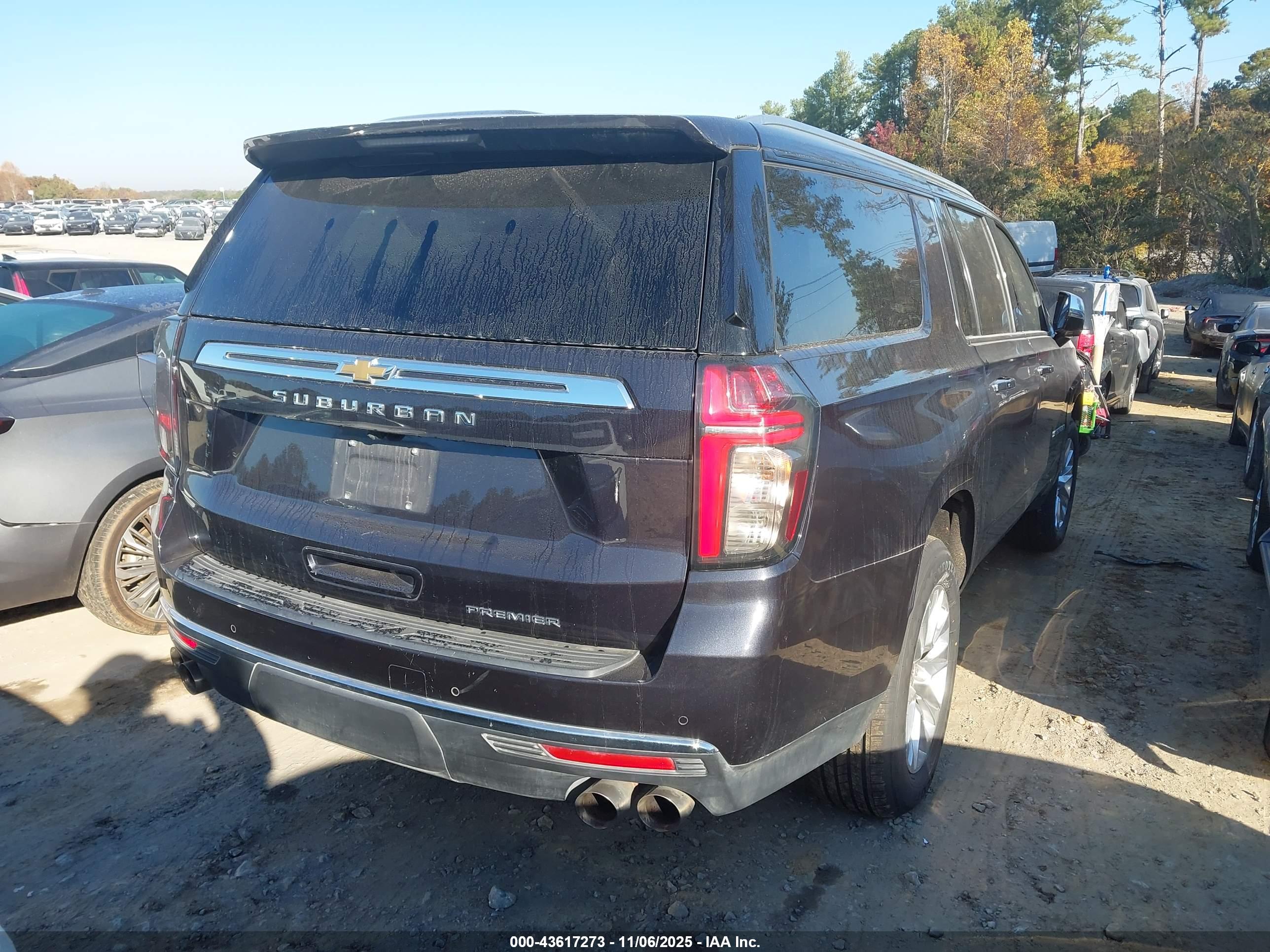 CHEVROLET SUBURBAN image 4