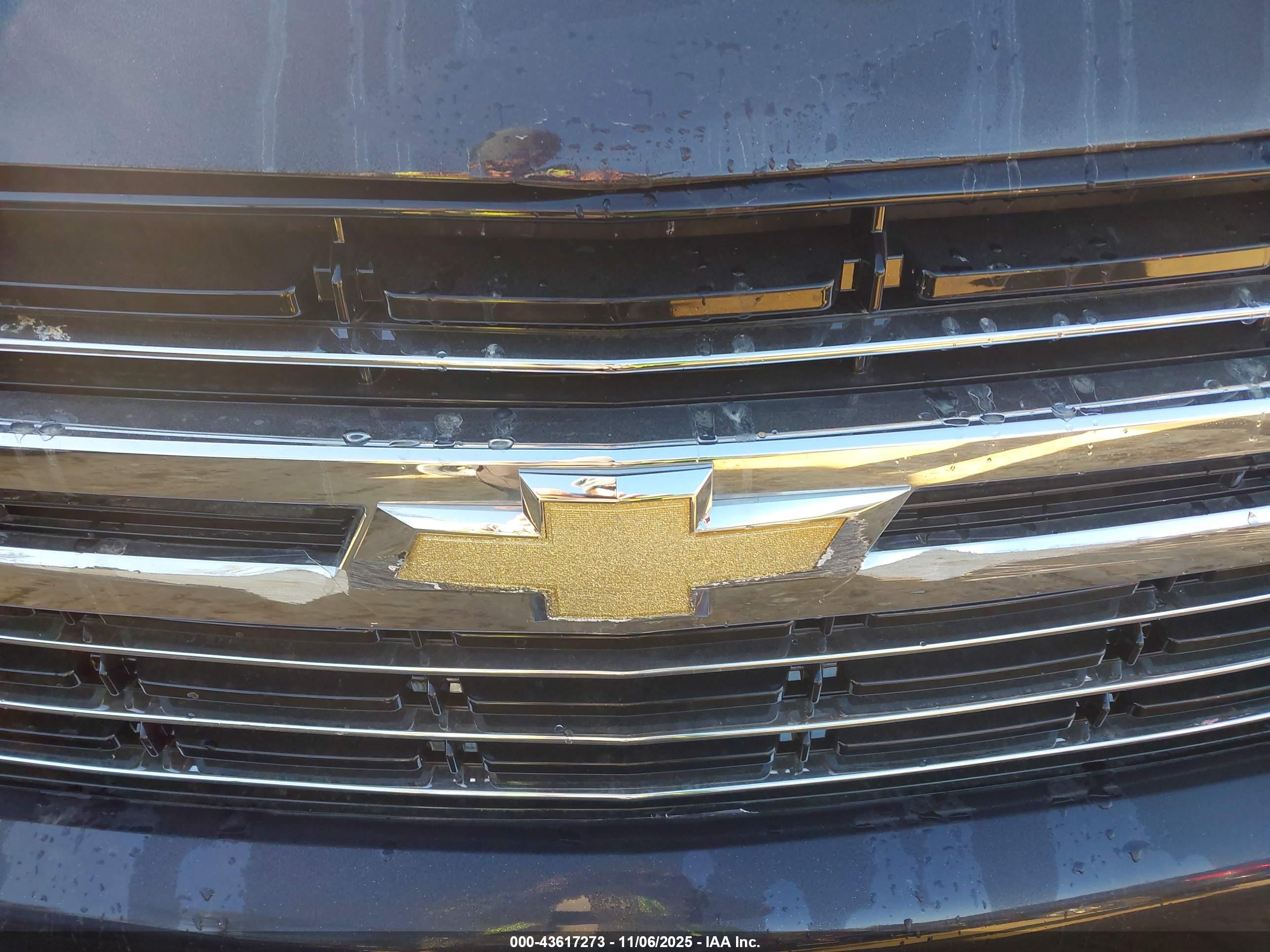 CHEVROLET SUBURBAN image 6