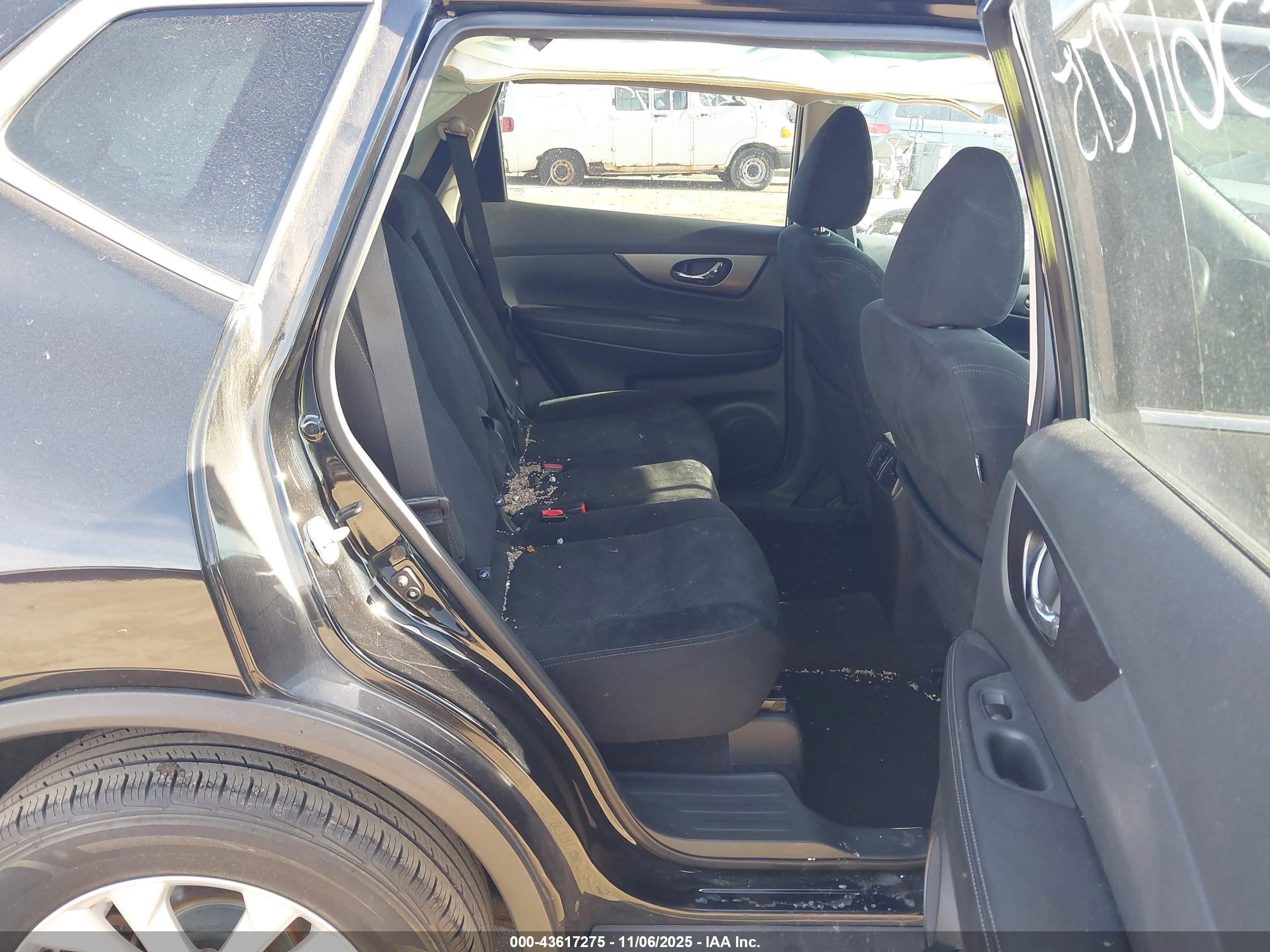 NISSAN ROGUE image 8