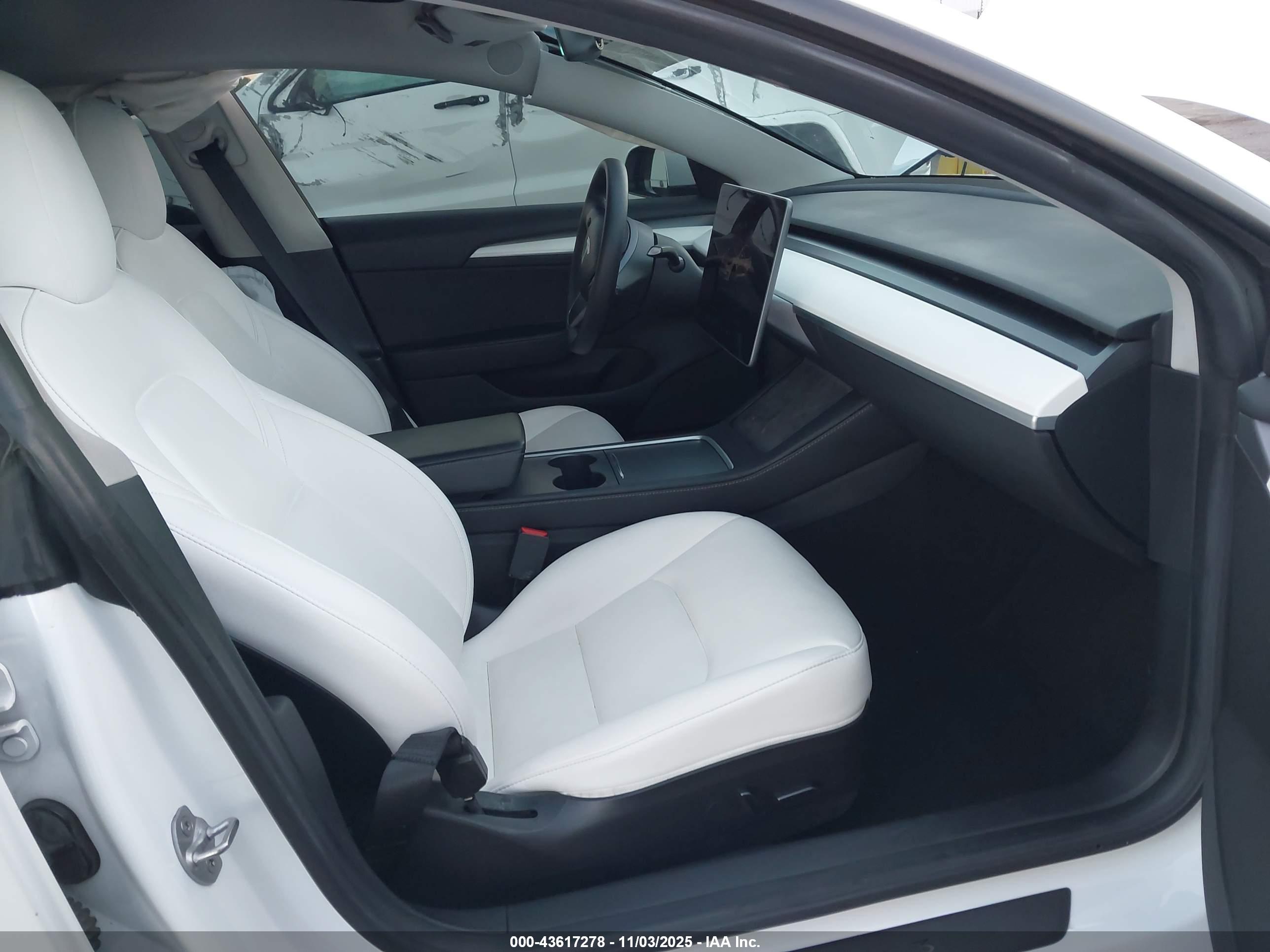 TESLA MODEL image 5