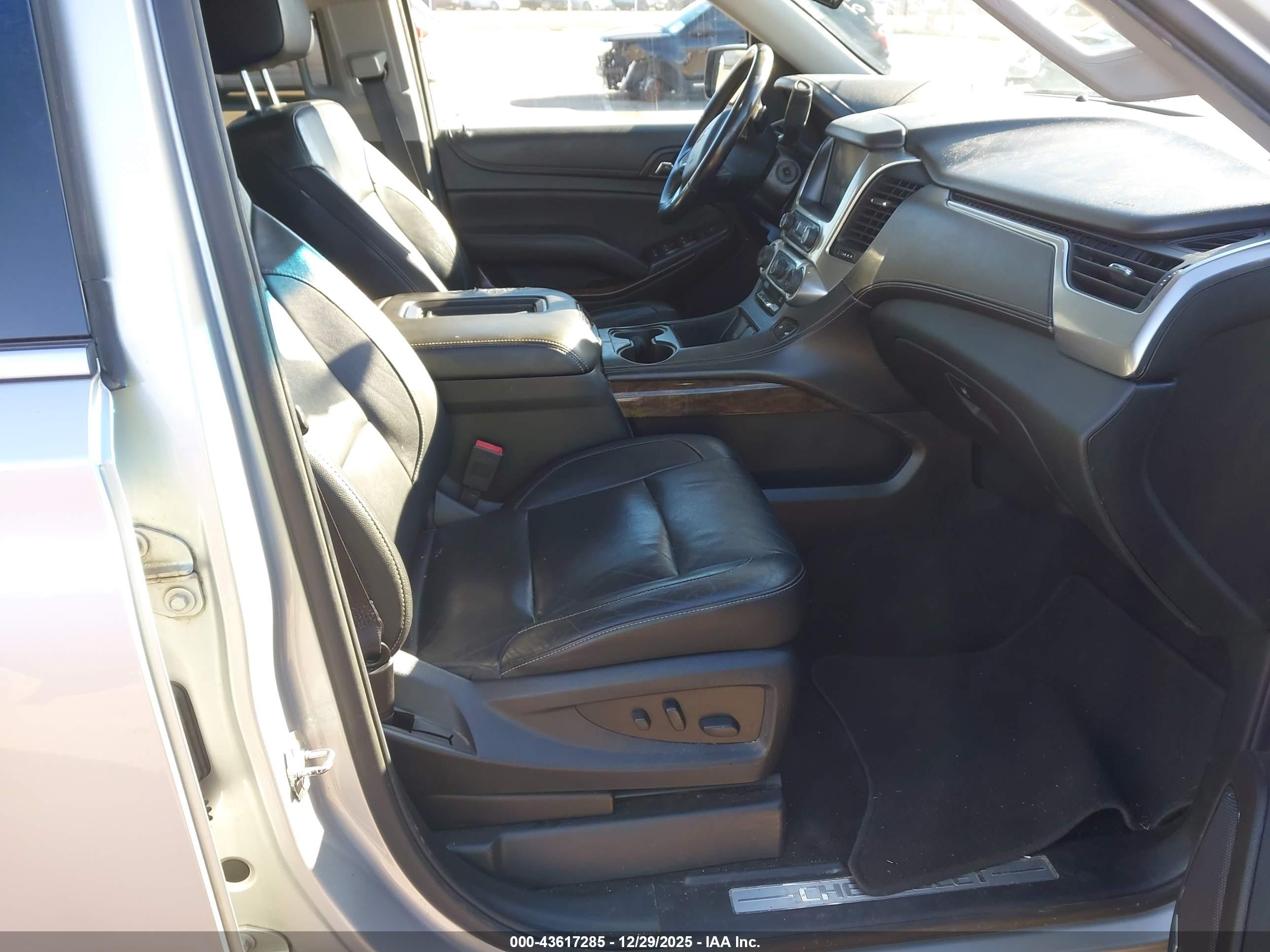 CHEVROLET TAHOE image 5