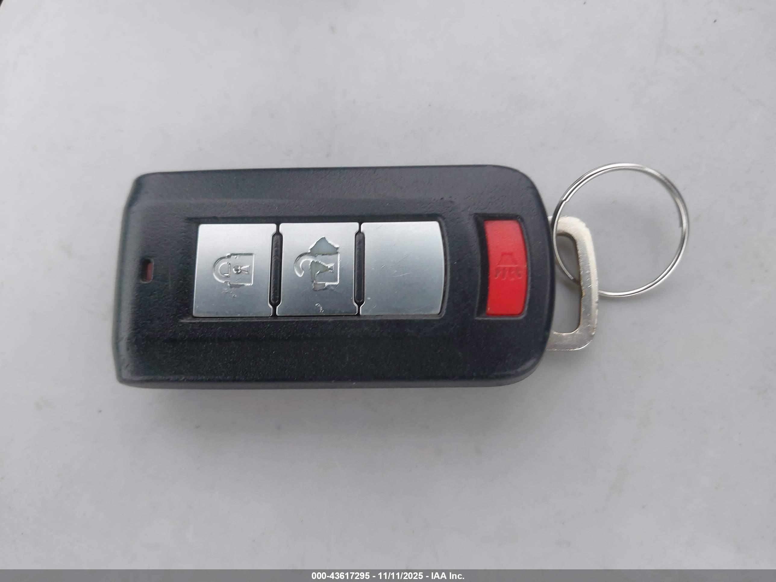 MITSUBISHI OUTLANDER image 11