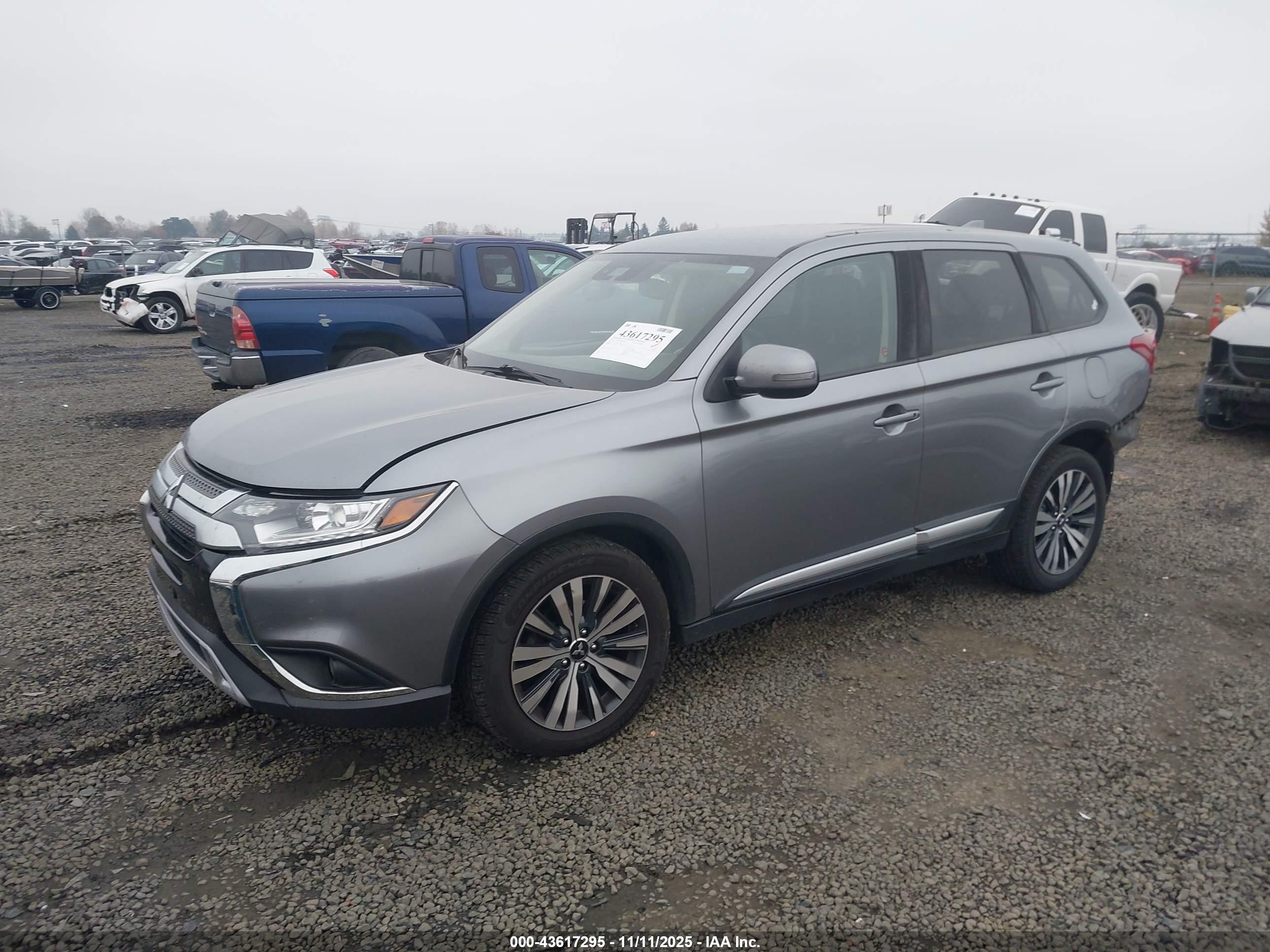 MITSUBISHI OUTLANDER image 2
