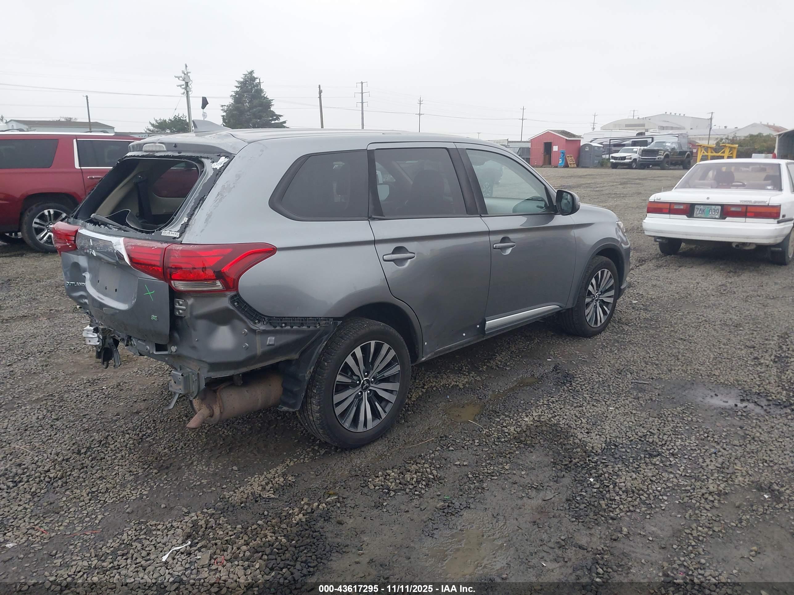 MITSUBISHI OUTLANDER image 4