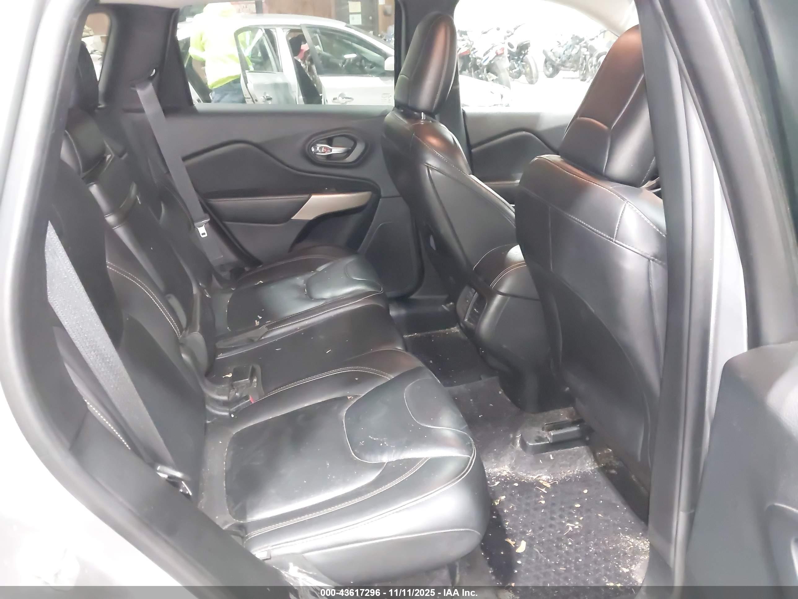 JEEP CHEROKEE image 8
