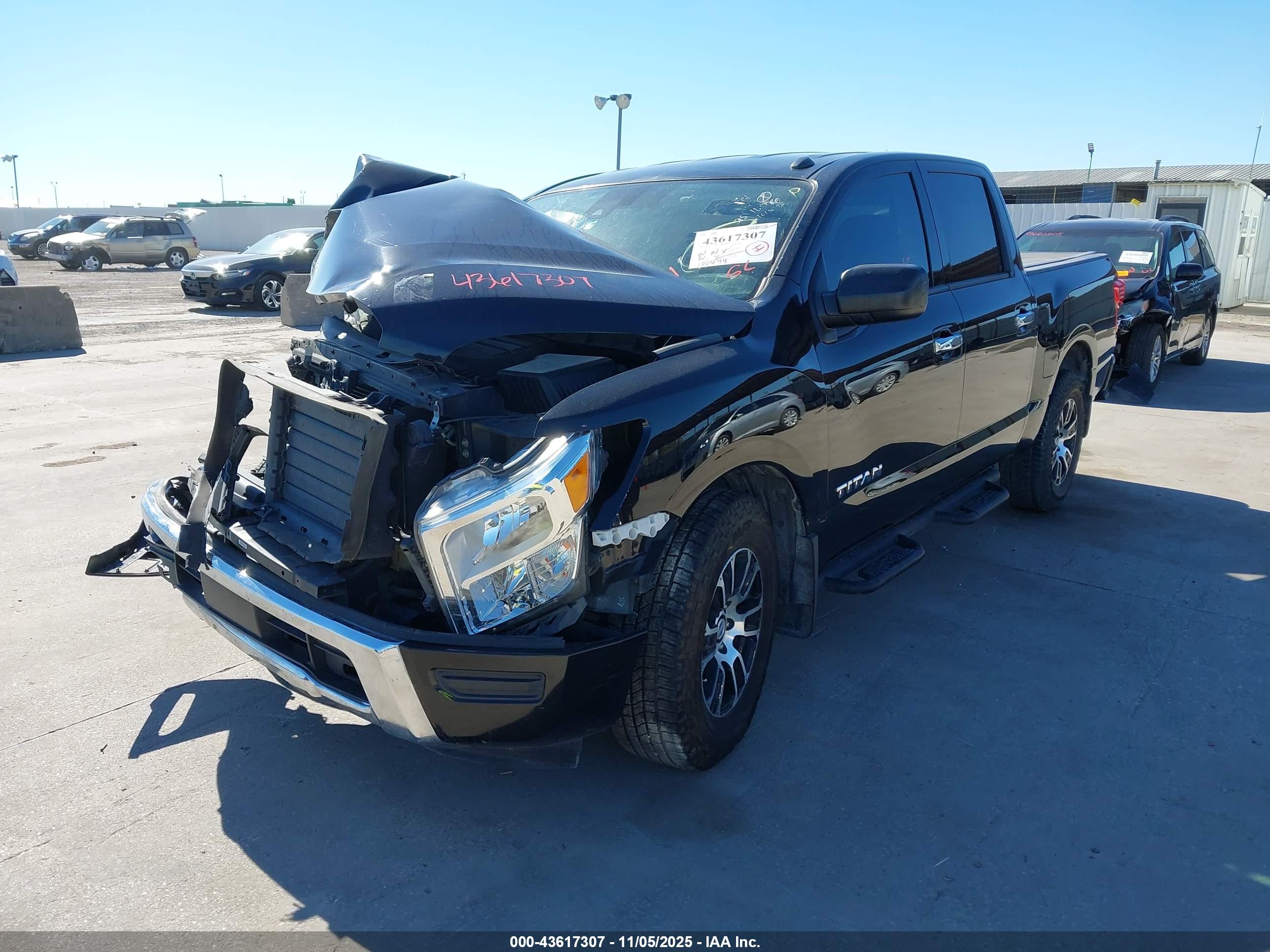 NISSAN TITAN image 2