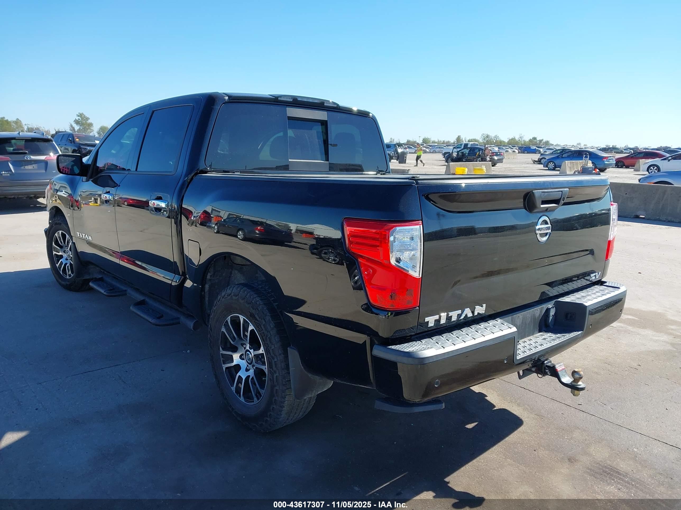 NISSAN TITAN image 3