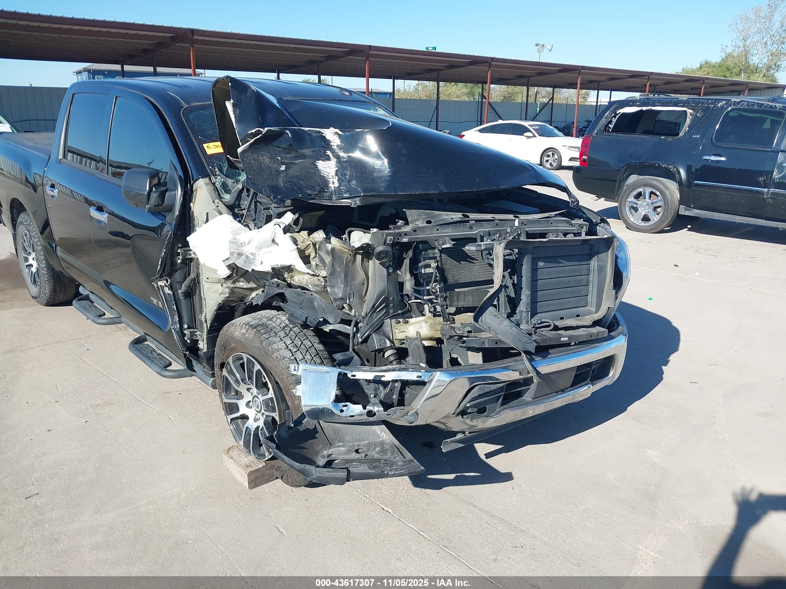 NISSAN TITAN image 6