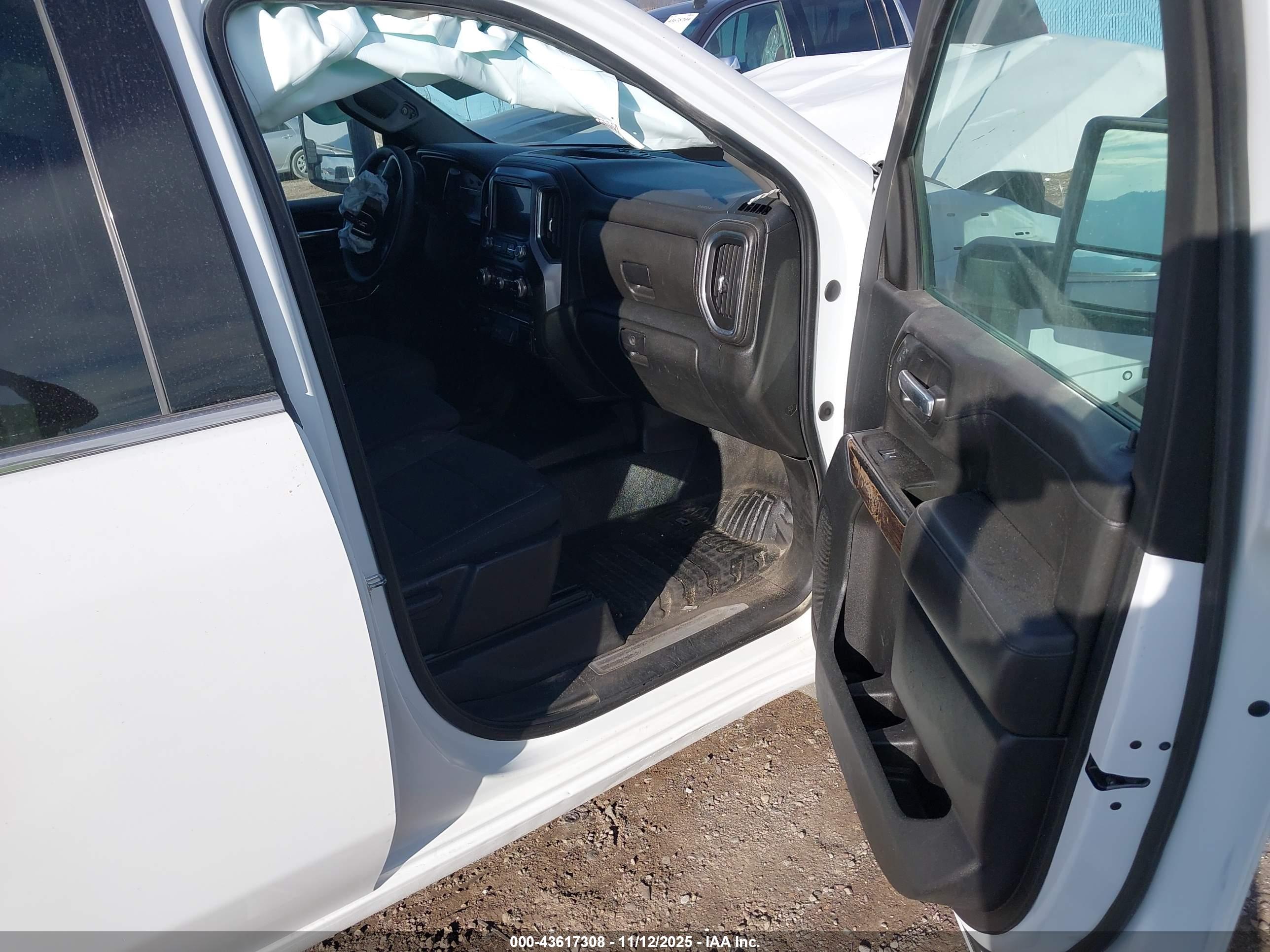 GMC SIERRA image 5