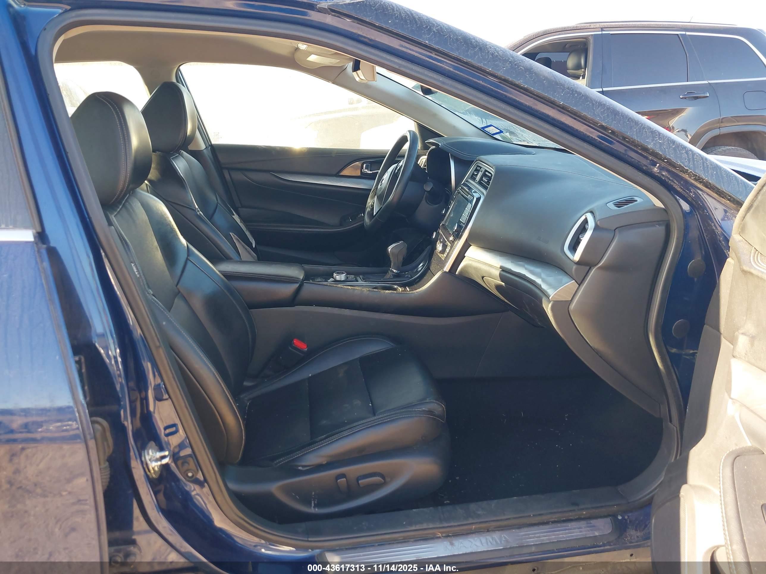 NISSAN MAXIMA image 5