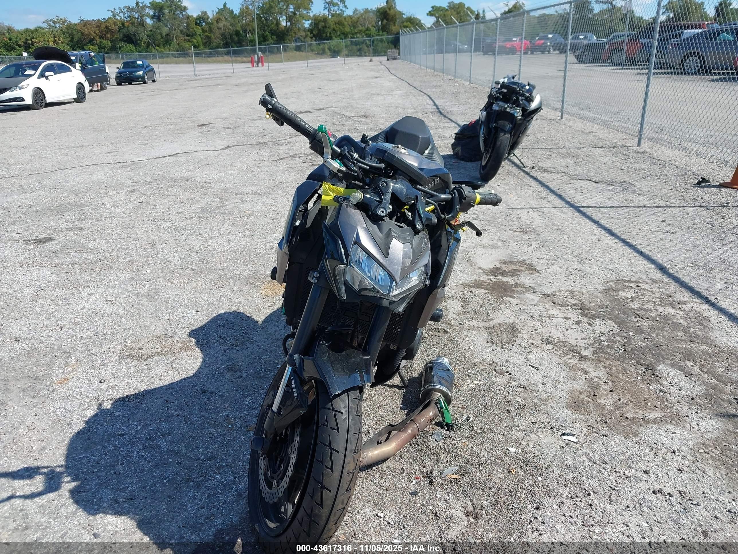 KAWASAKI ZR900 image 5