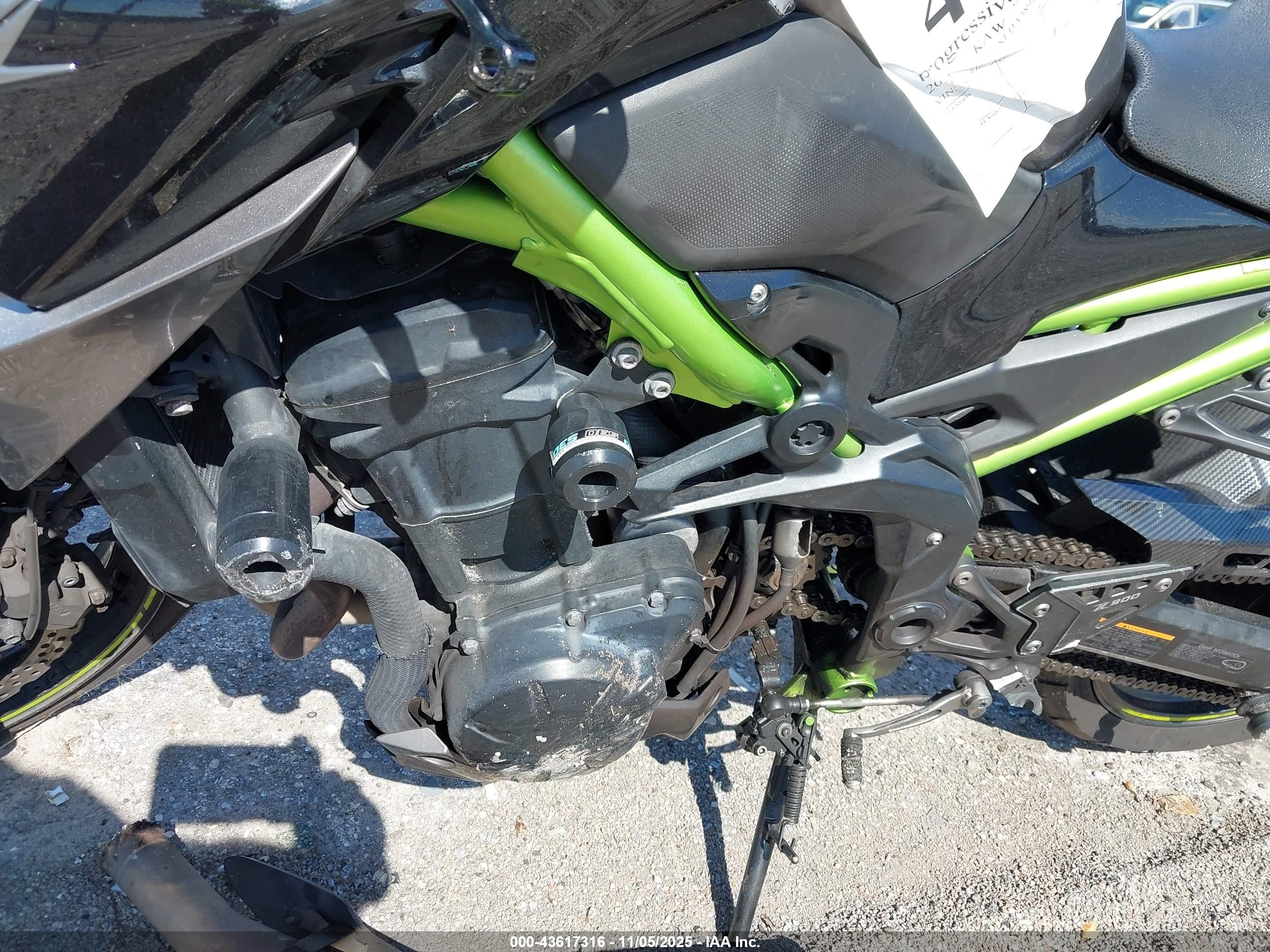 KAWASAKI ZR900 image 9
