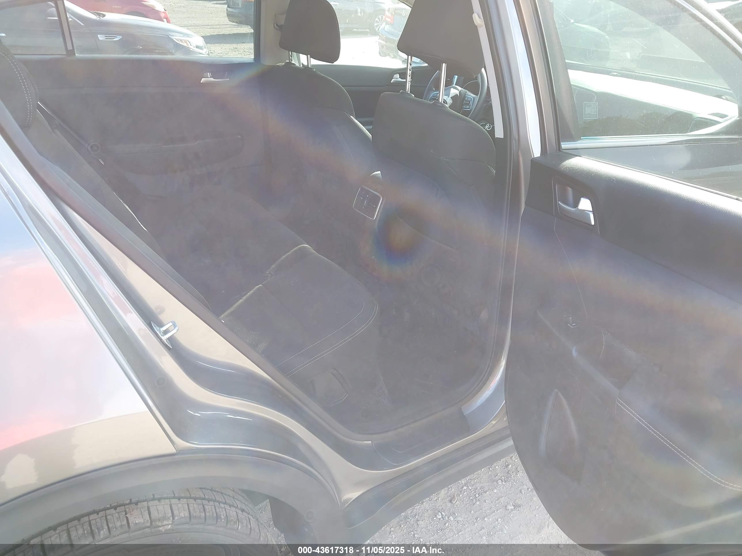 KIA SPORTAGE image 8