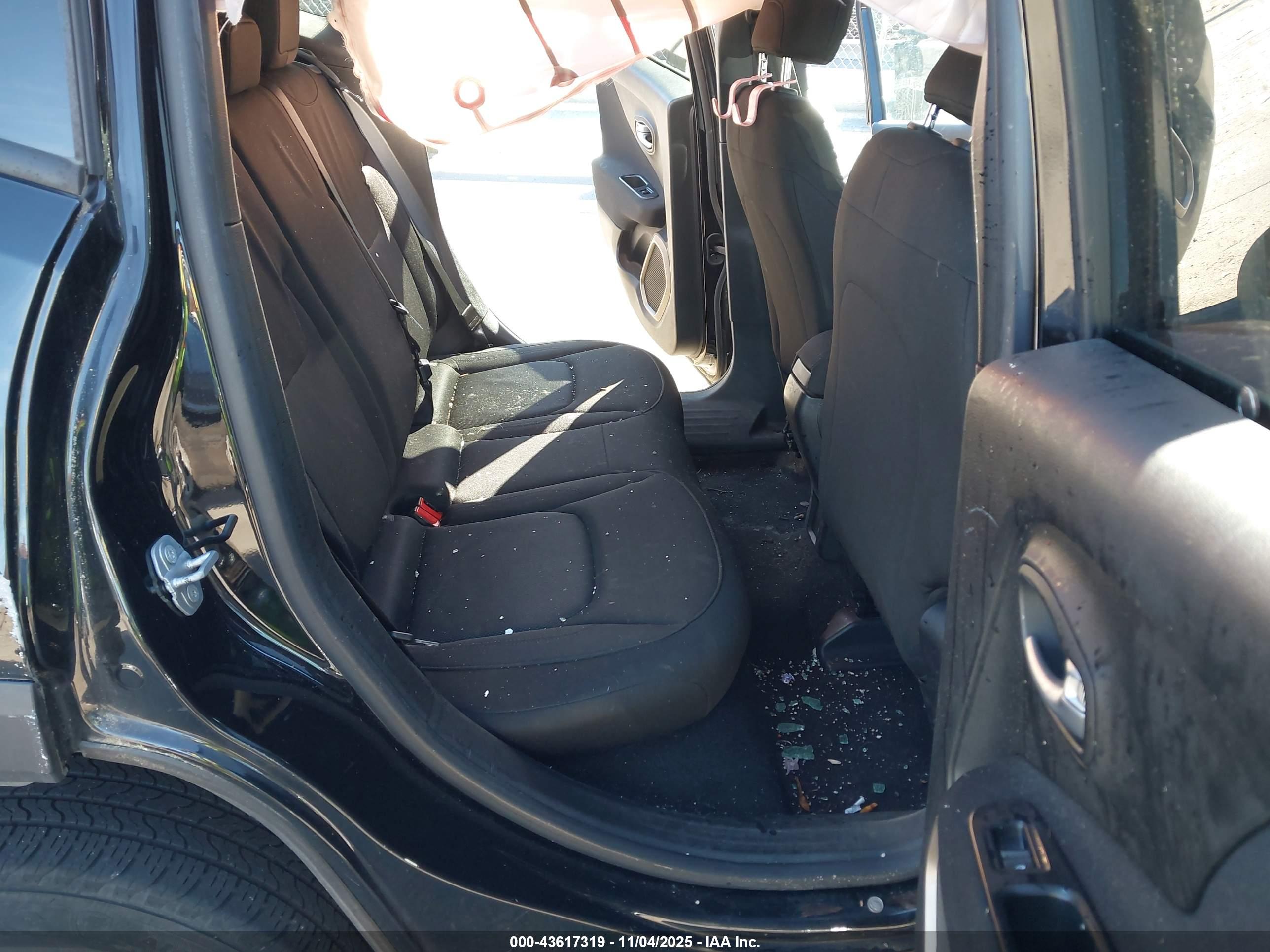 JEEP RENEGADE image 8
