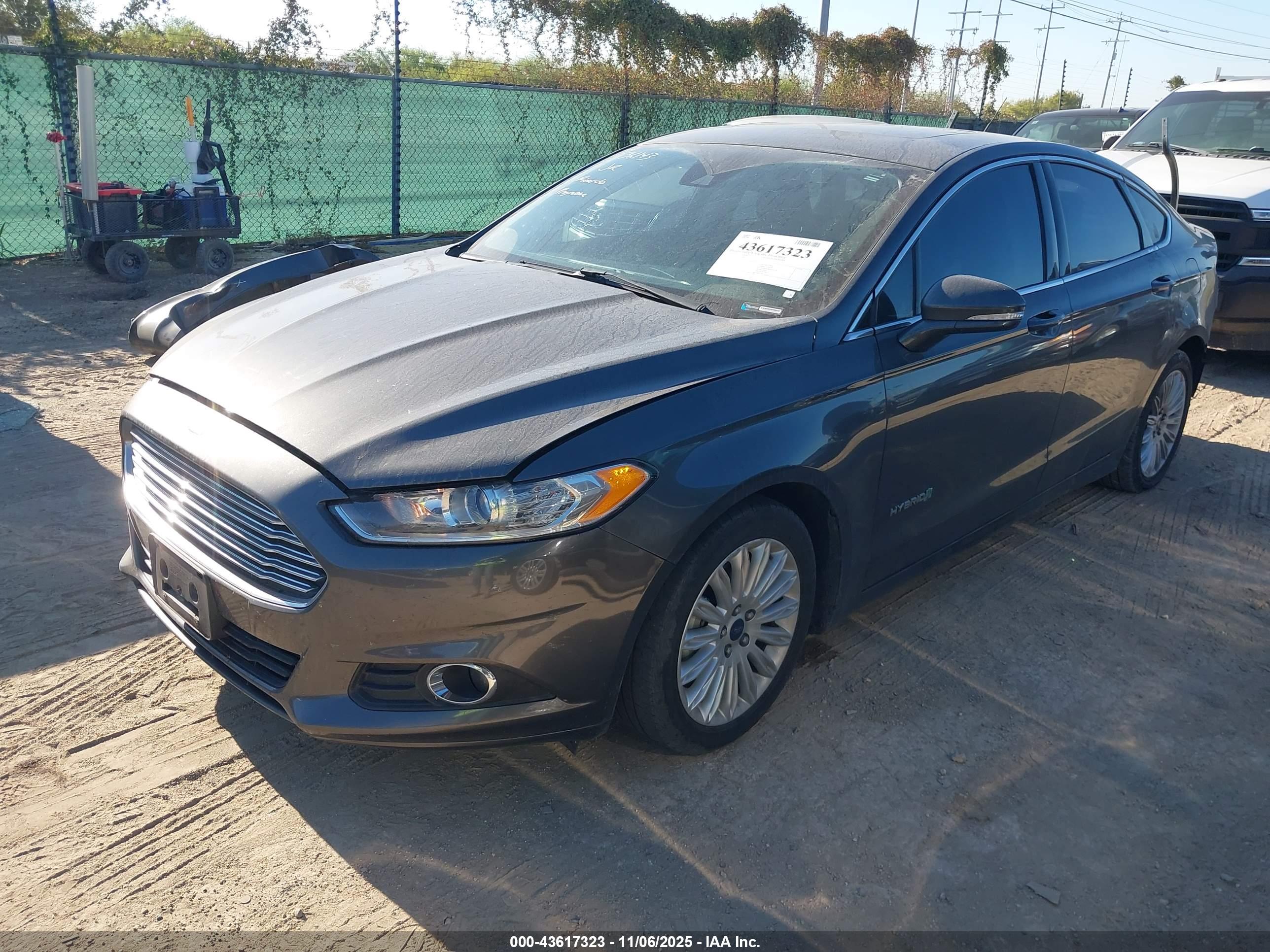 FORD FUSION image 2