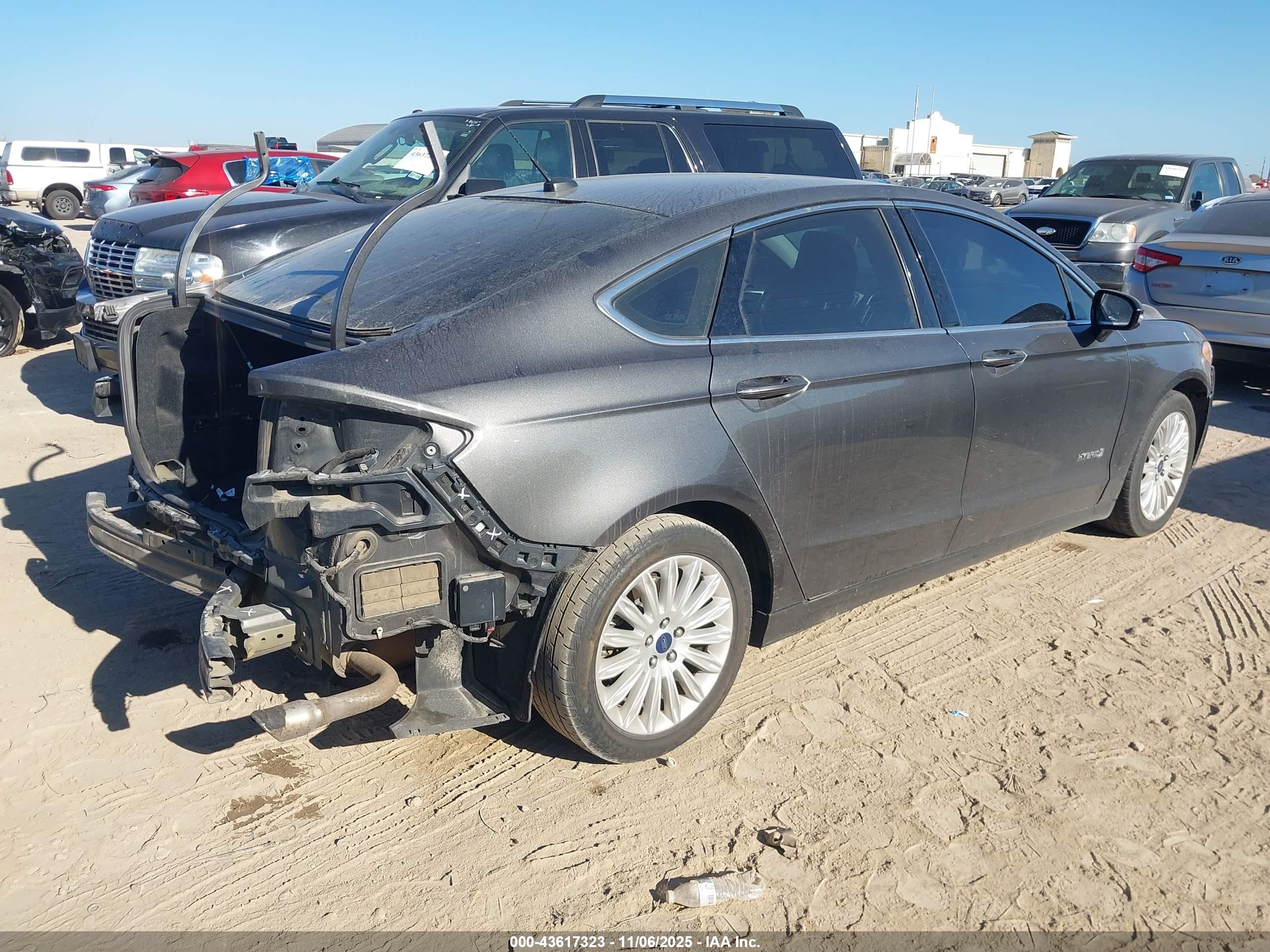 FORD FUSION image 4