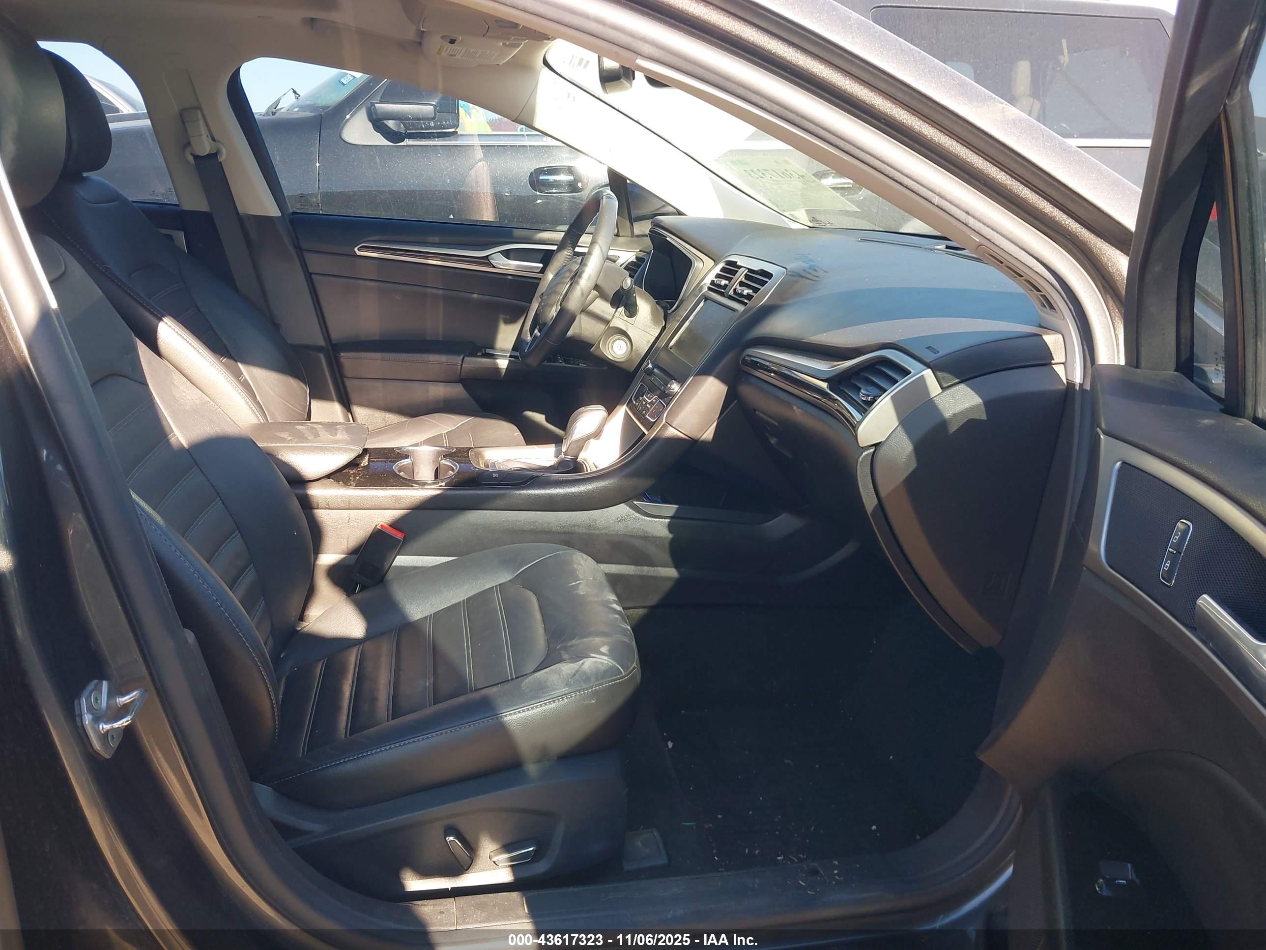 FORD FUSION image 5