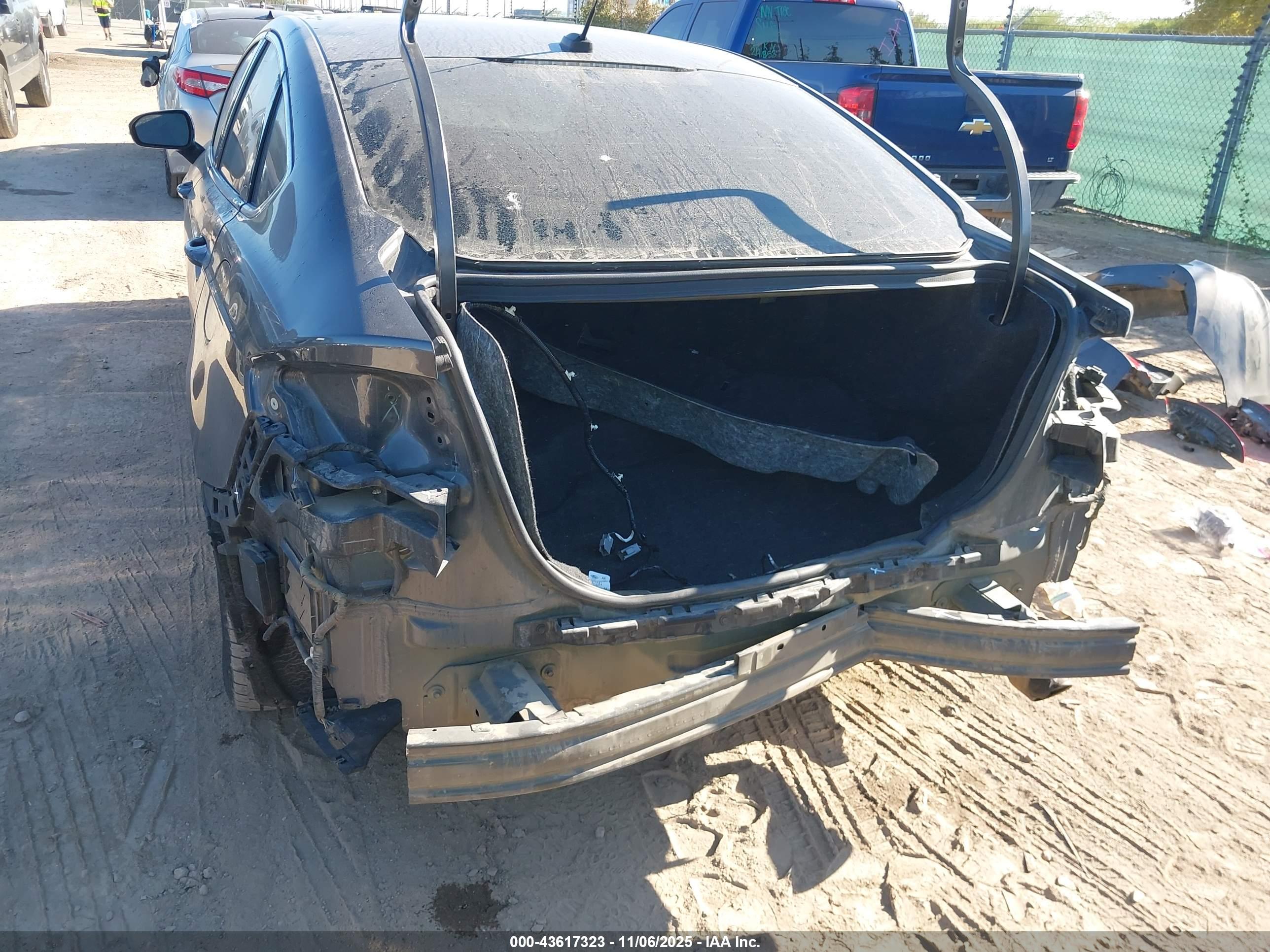 FORD FUSION image 6