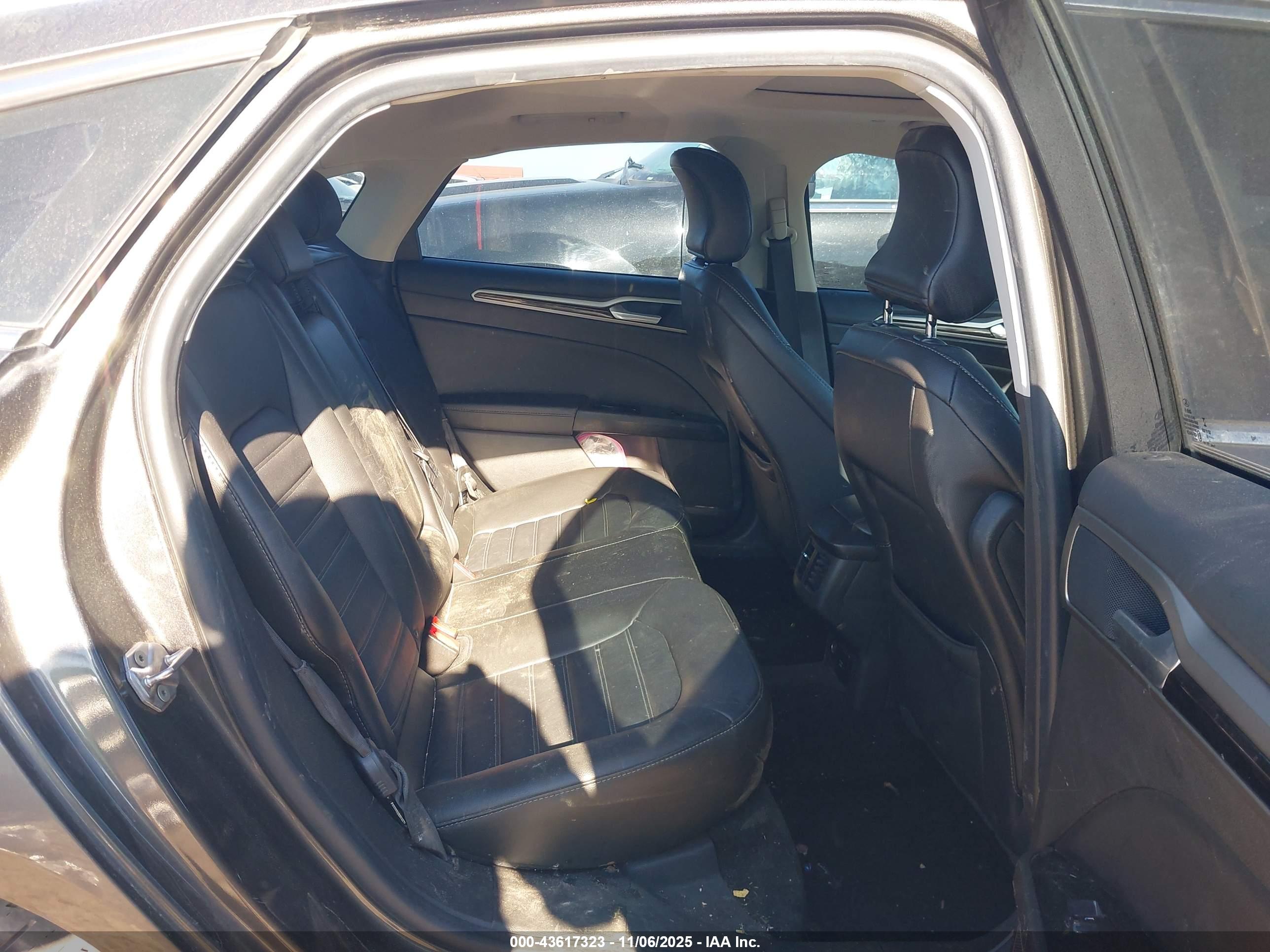FORD FUSION image 8