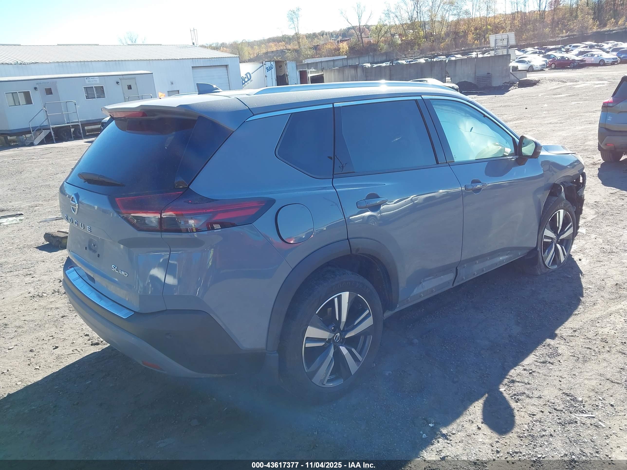 NISSAN ROGUE image 4