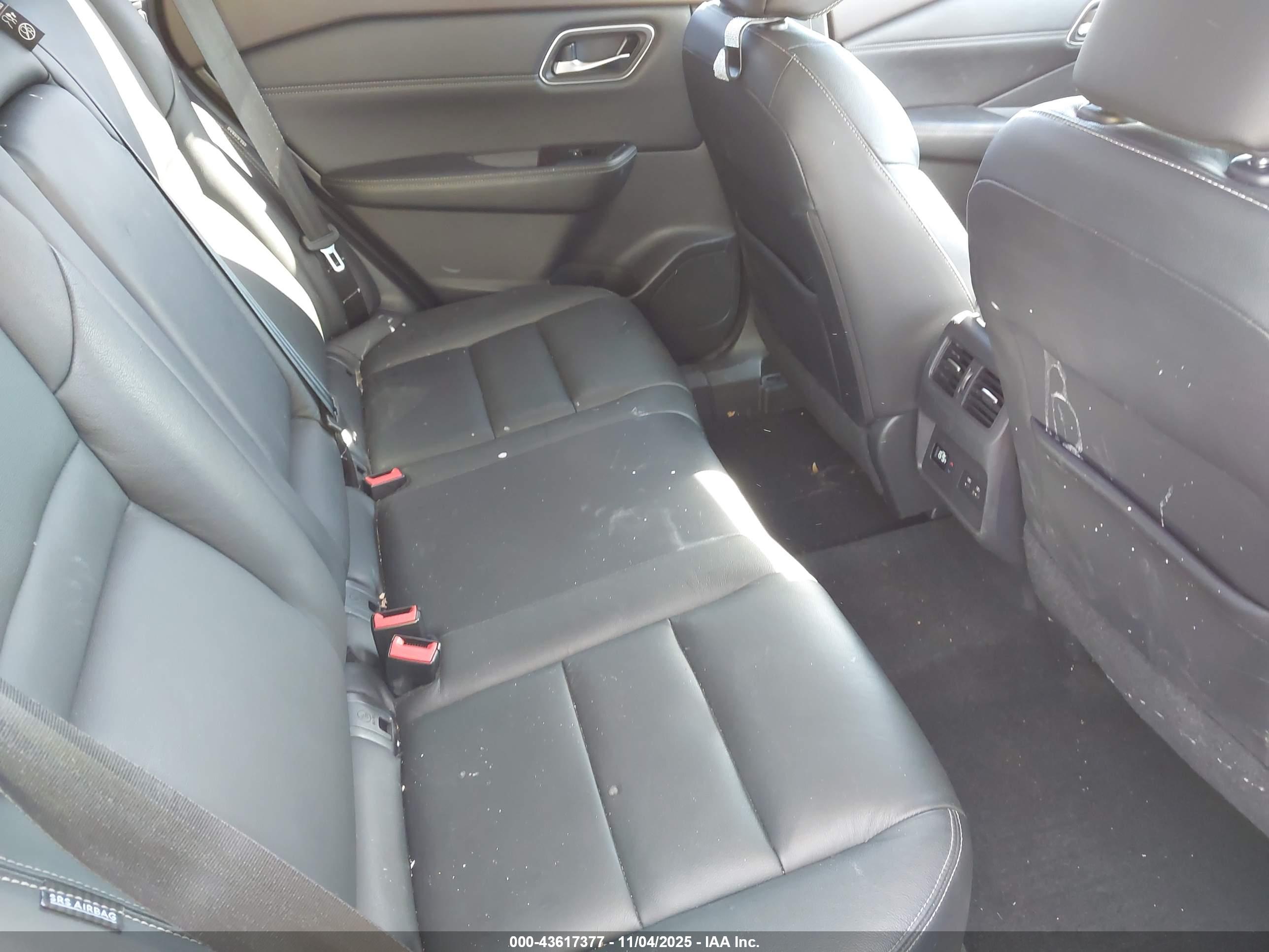 NISSAN ROGUE image 8
