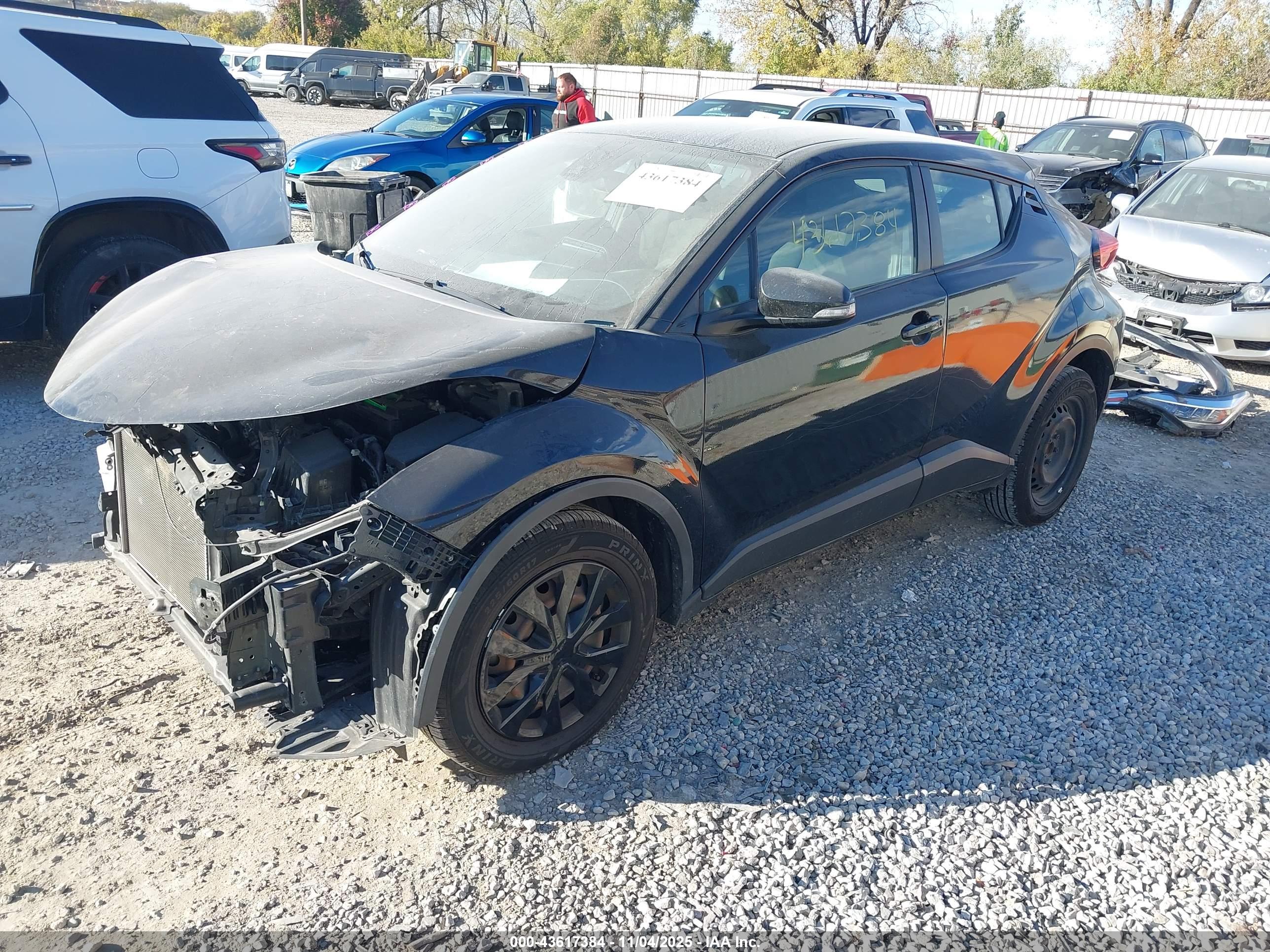 TOYOTA C-HR image 2