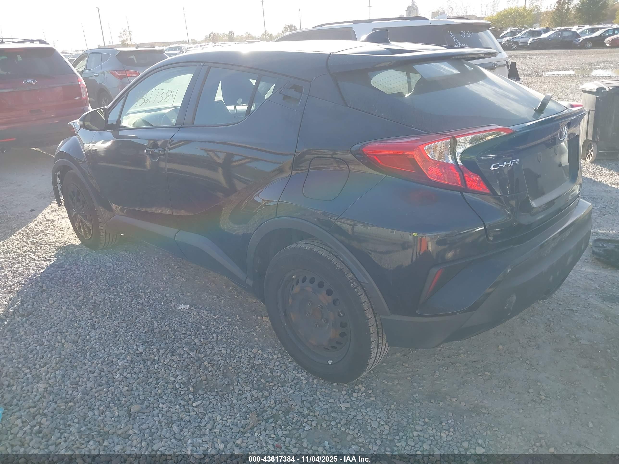 TOYOTA C-HR image 3