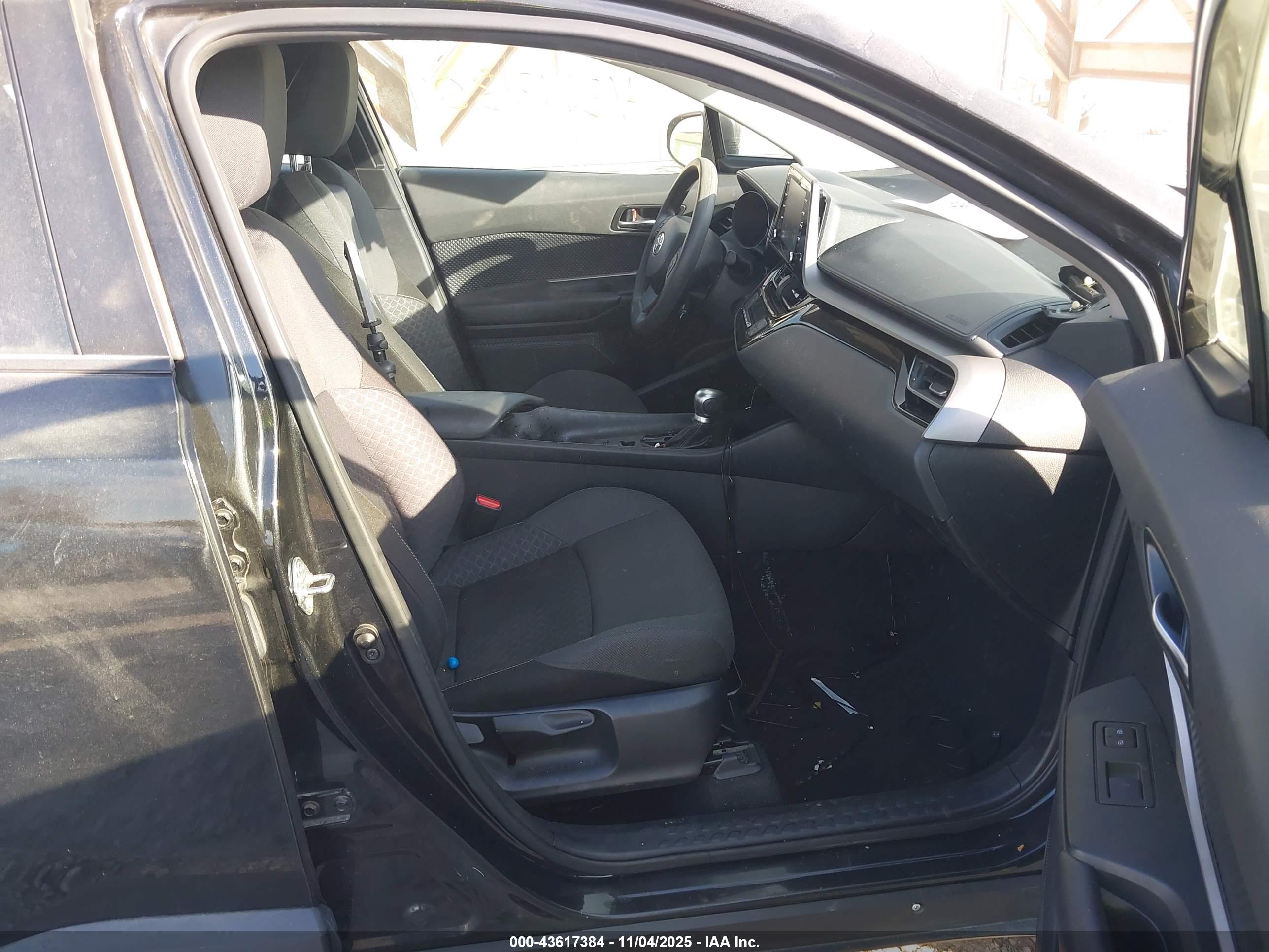 TOYOTA C-HR image 5