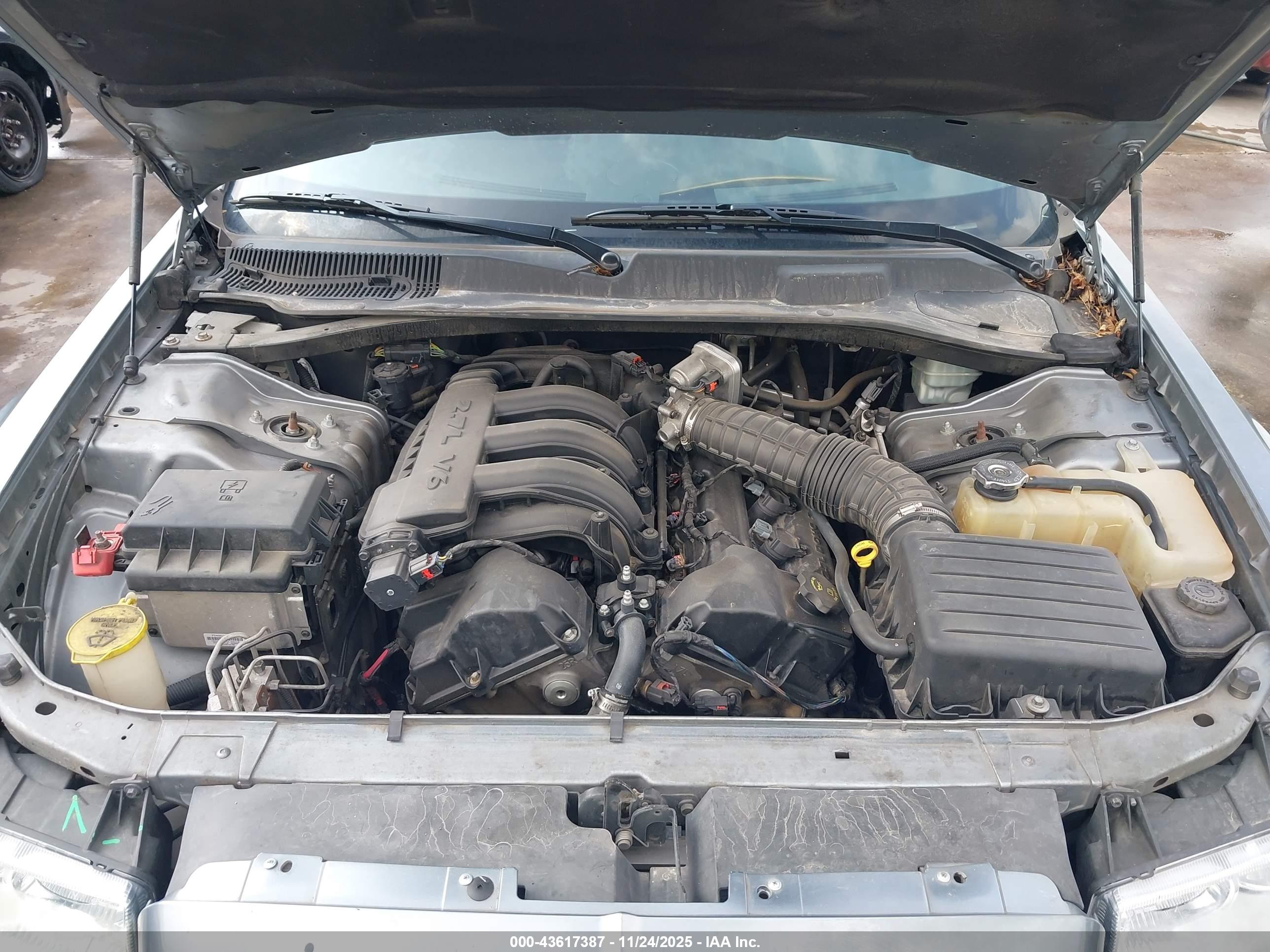 CHRYSLER 300 image 10