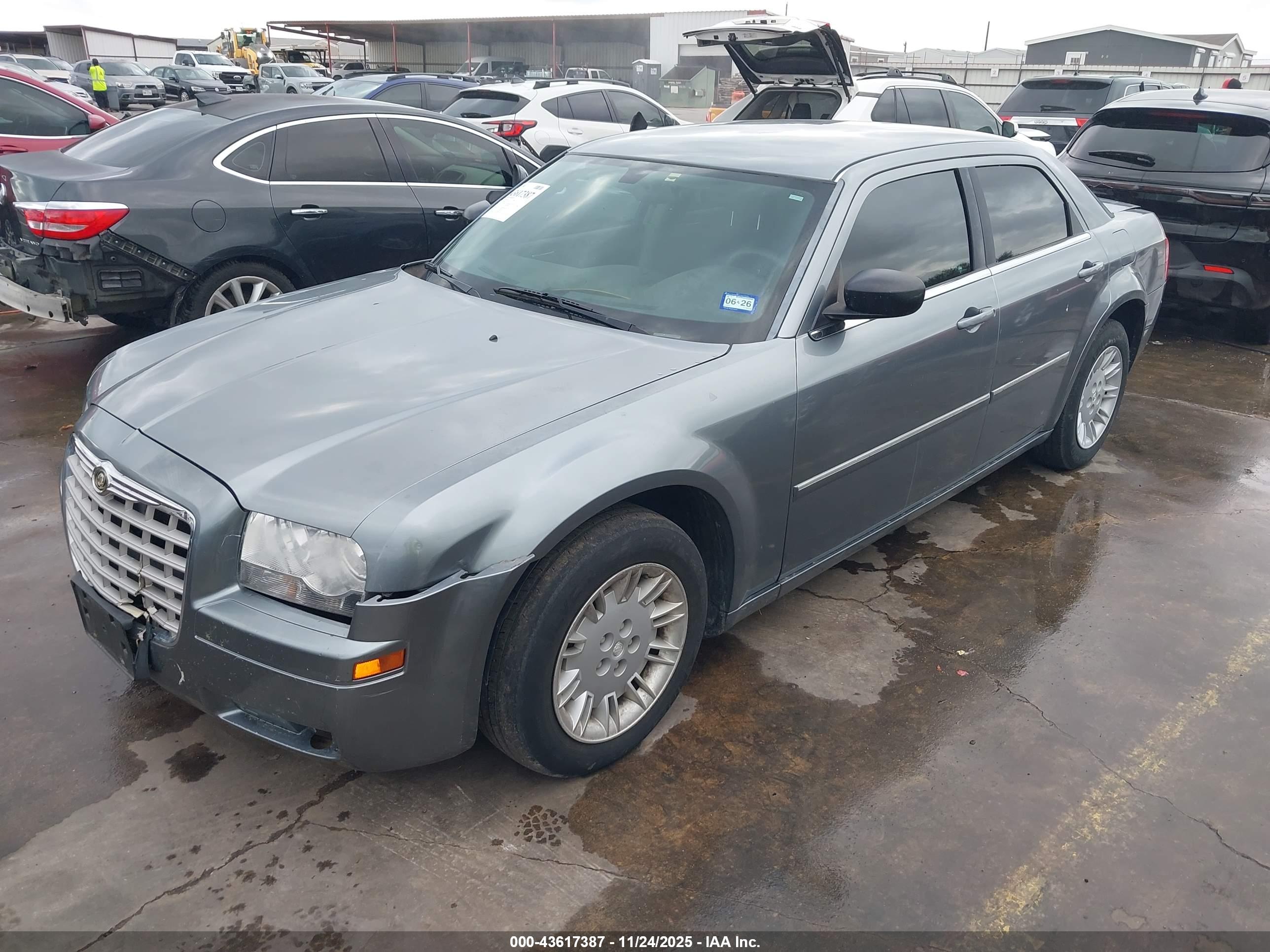 CHRYSLER 300 image 2