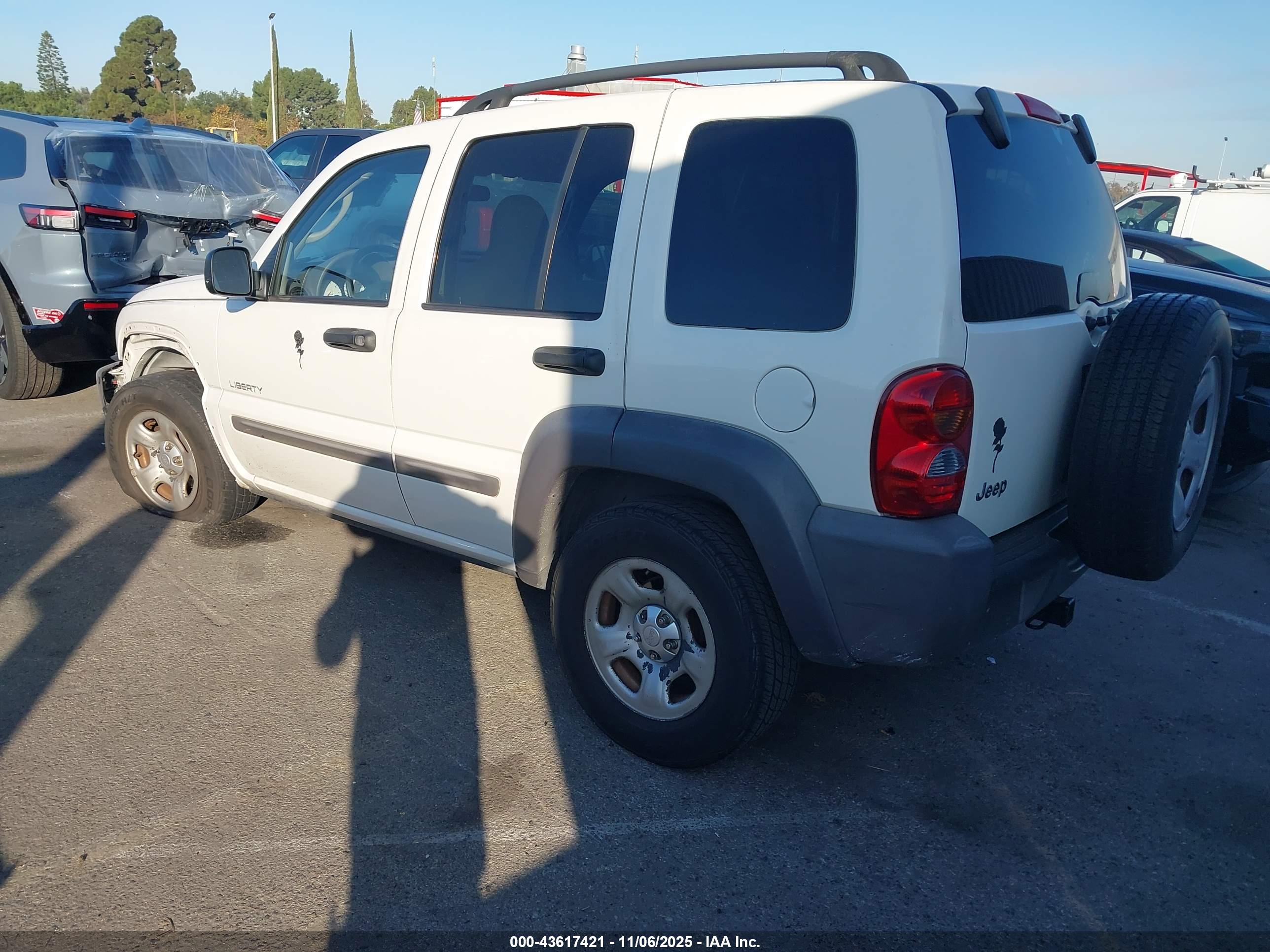 JEEP LIBERTY image 3