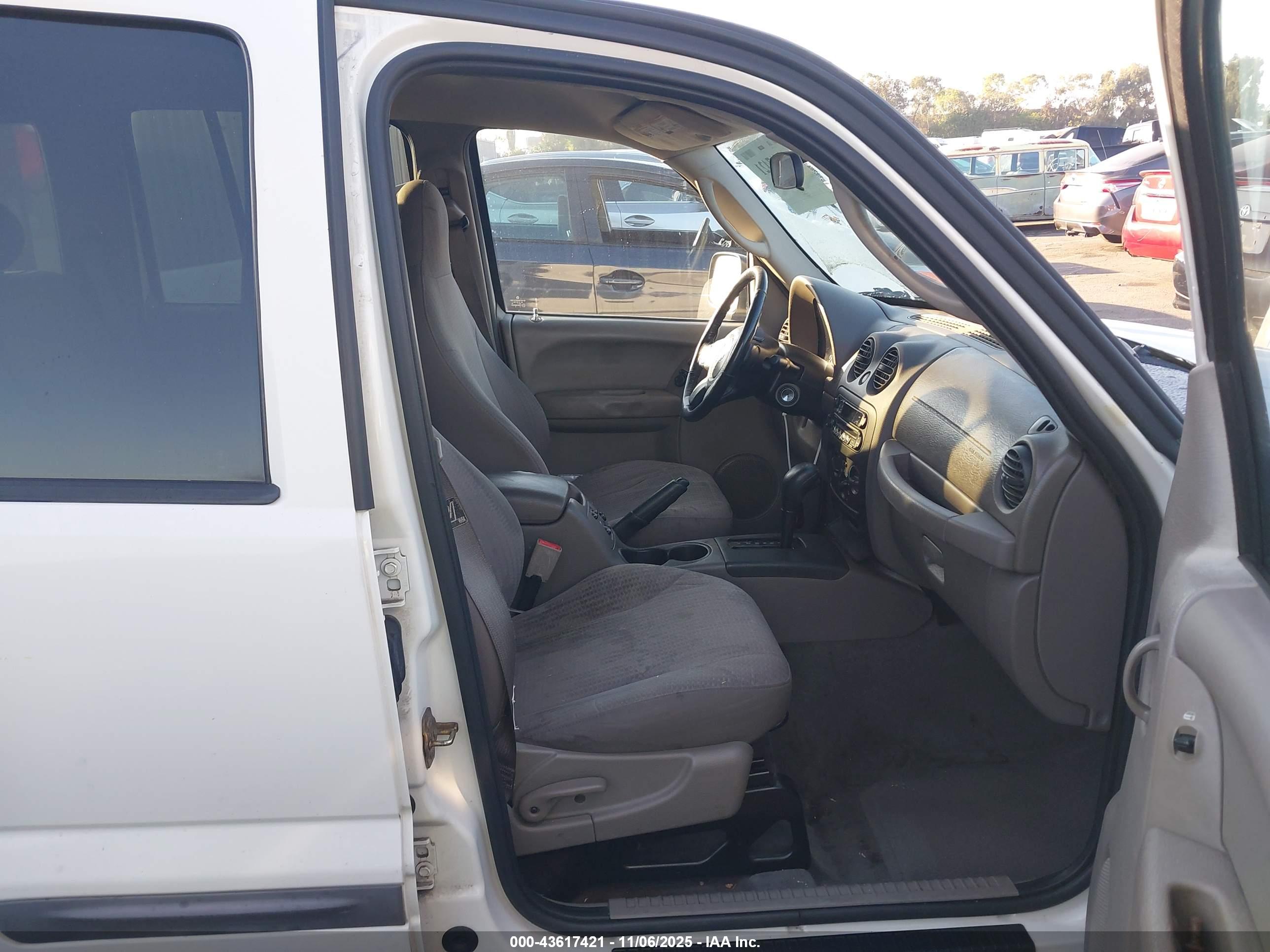 JEEP LIBERTY image 5