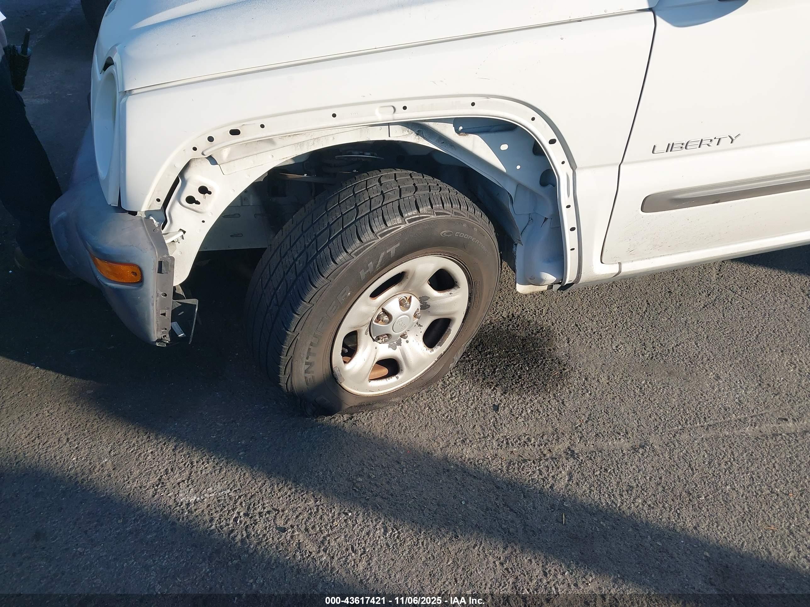 JEEP LIBERTY image 6
