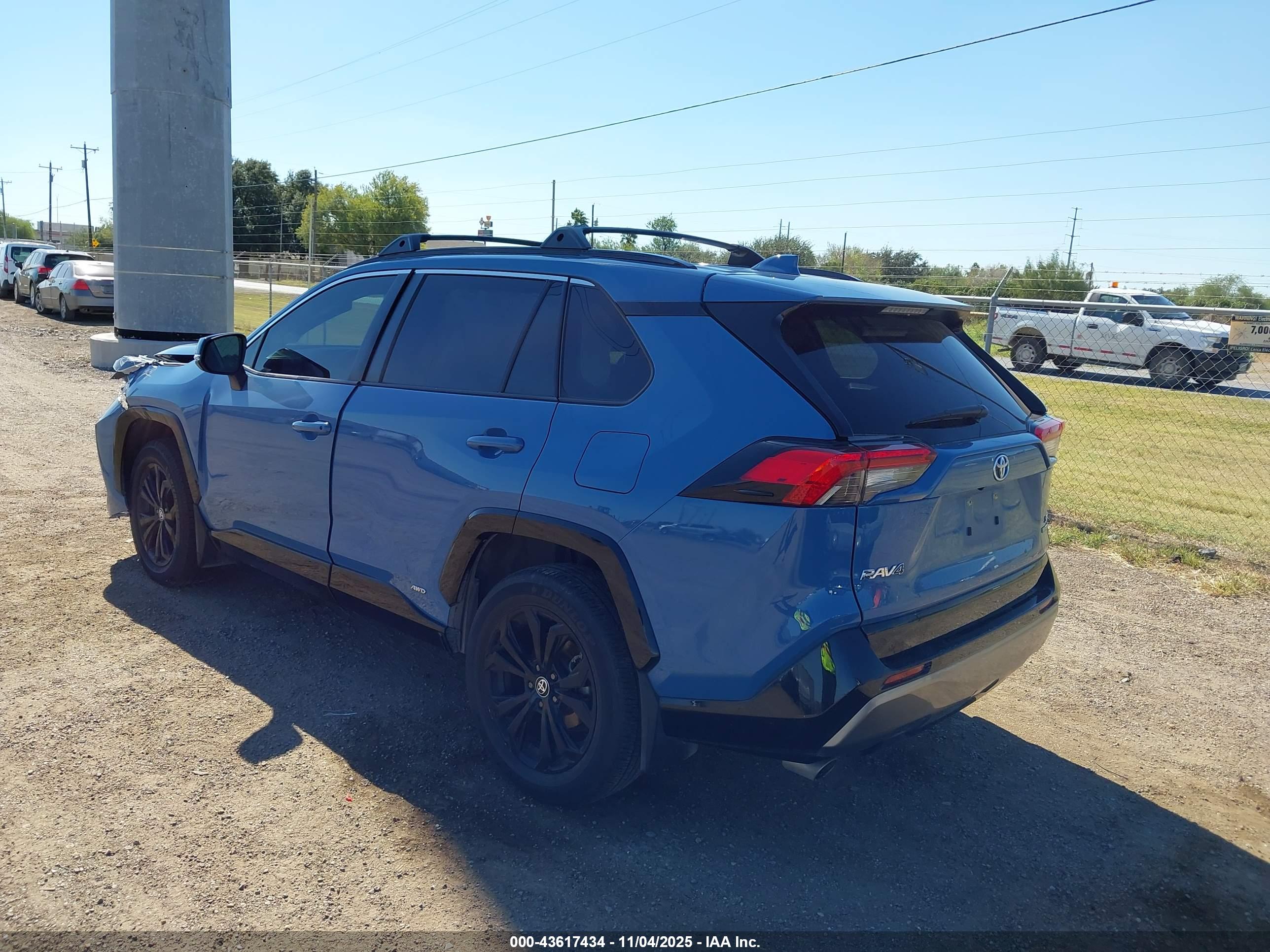 TOYOTA RAV4 image 3