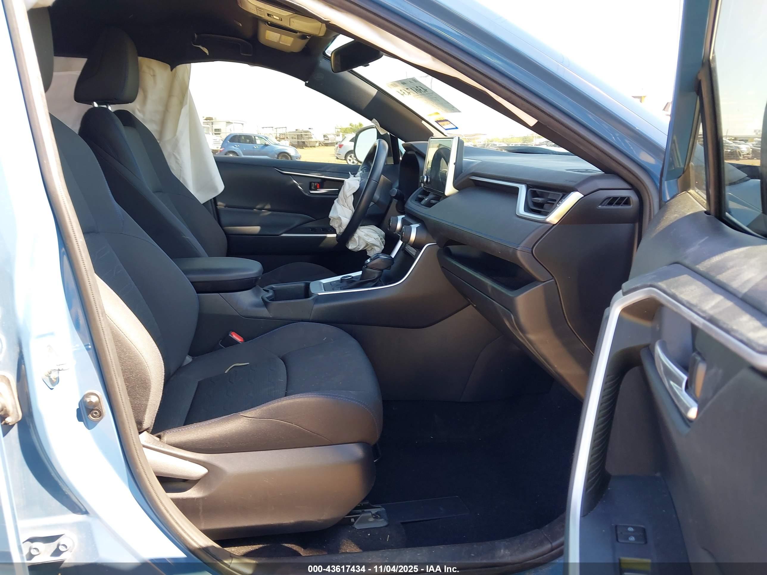 TOYOTA RAV4 image 5