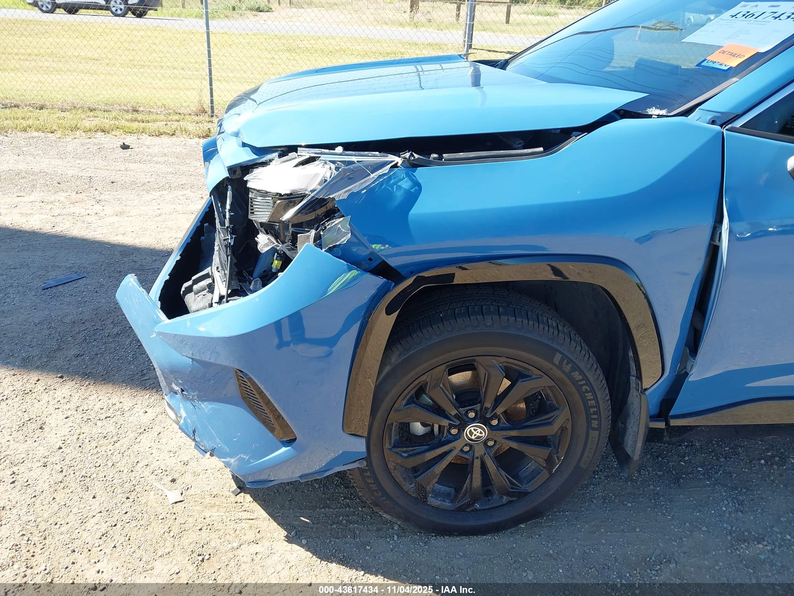 TOYOTA RAV4 image 6