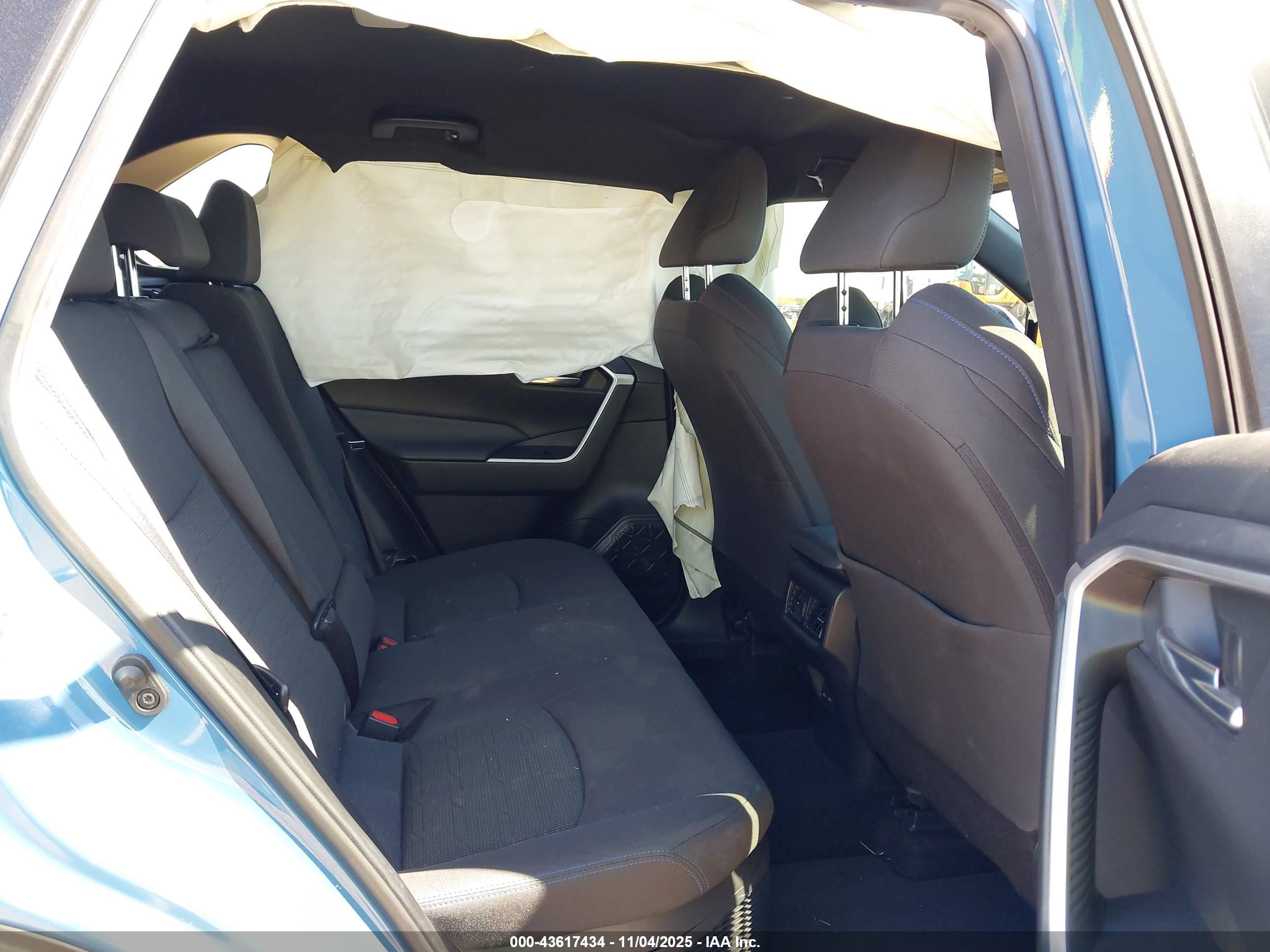 TOYOTA RAV4 image 8