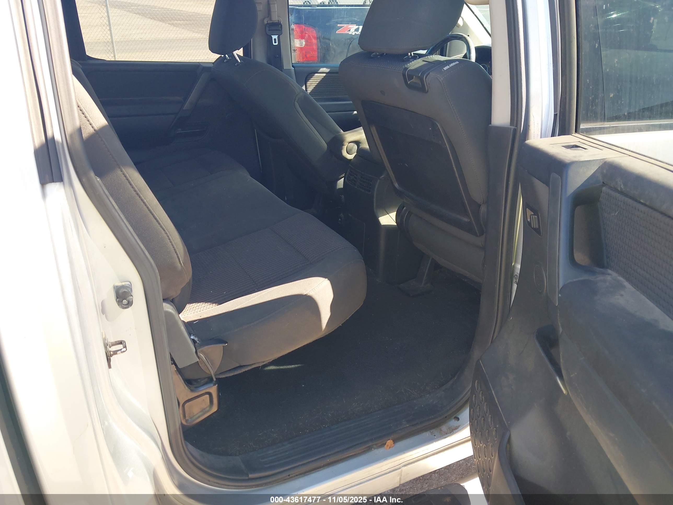NISSAN TITAN image 8