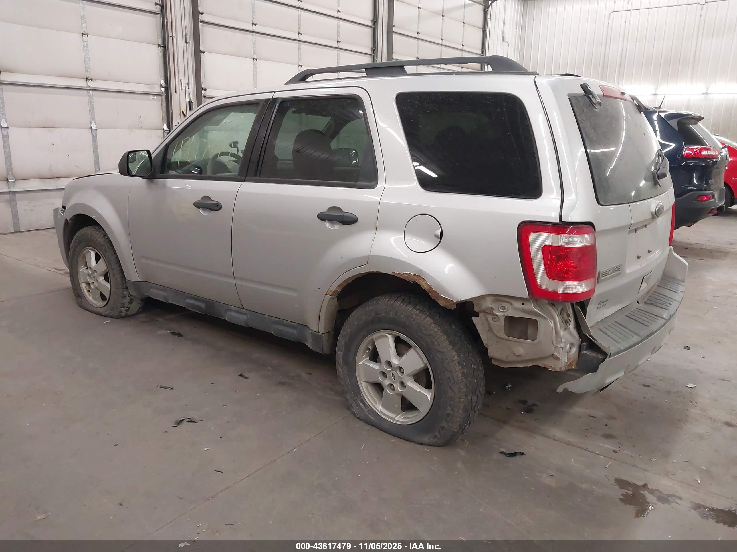 FORD ESCAPE image 3