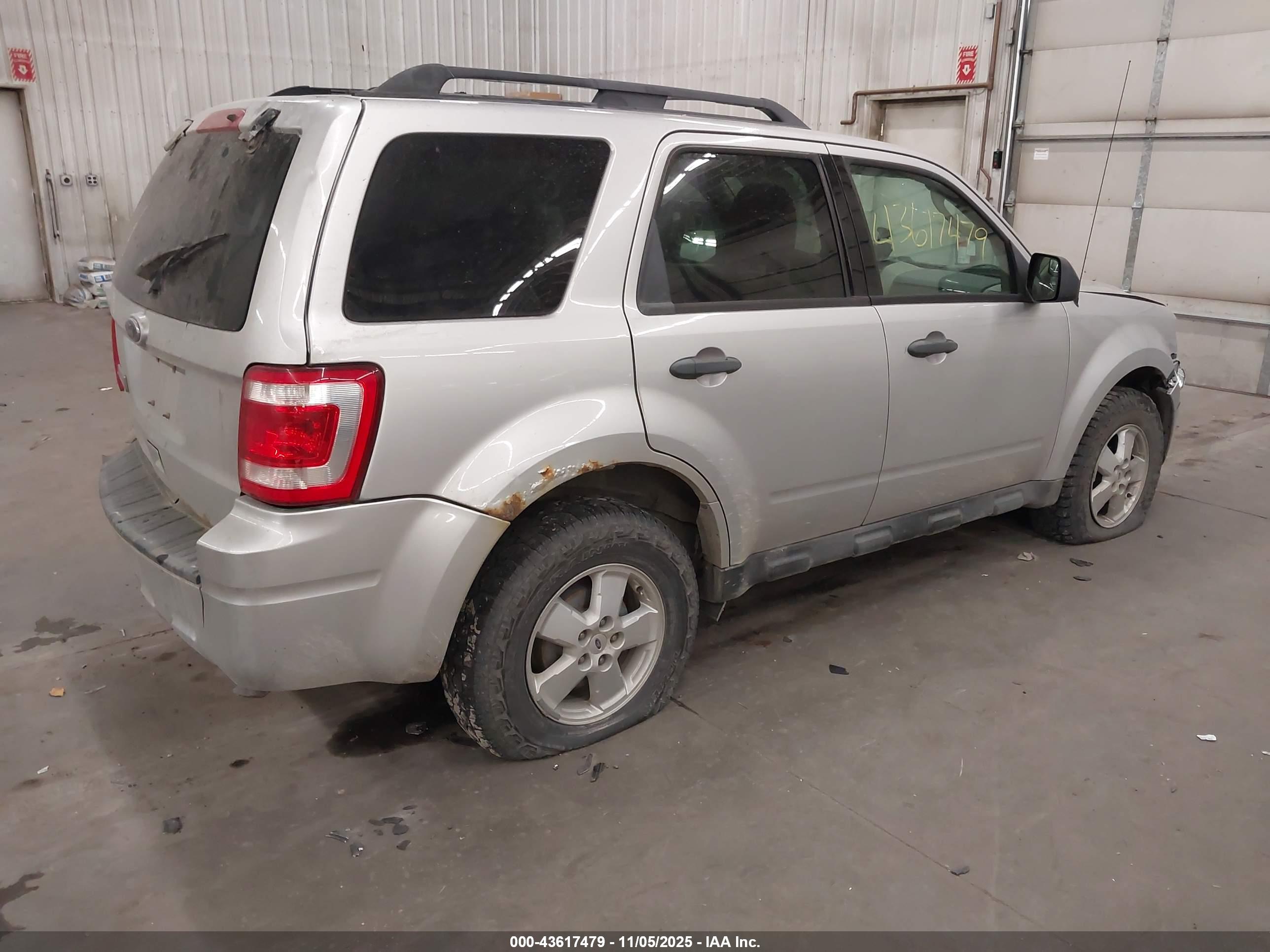 FORD ESCAPE image 4