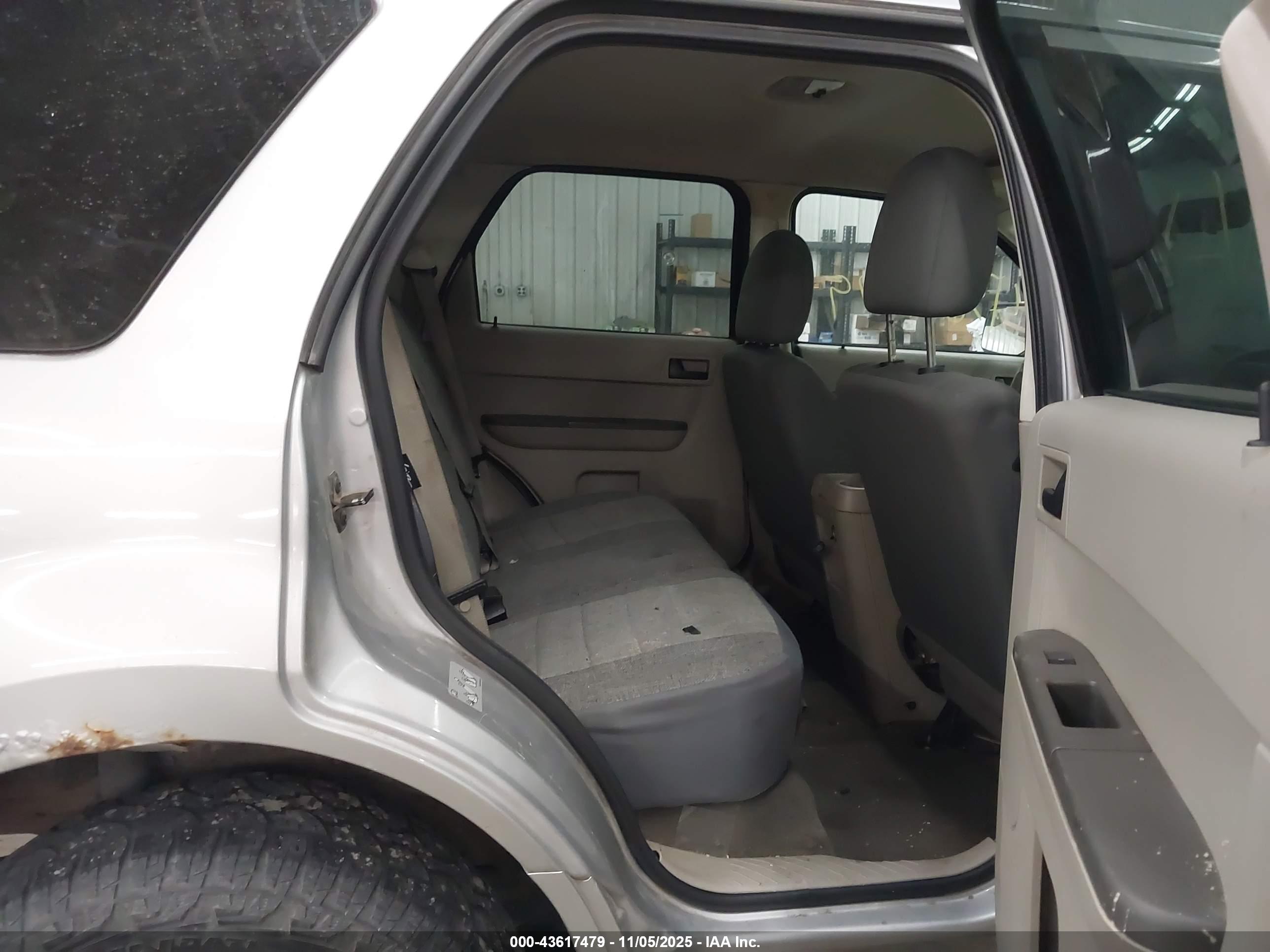 FORD ESCAPE image 8
