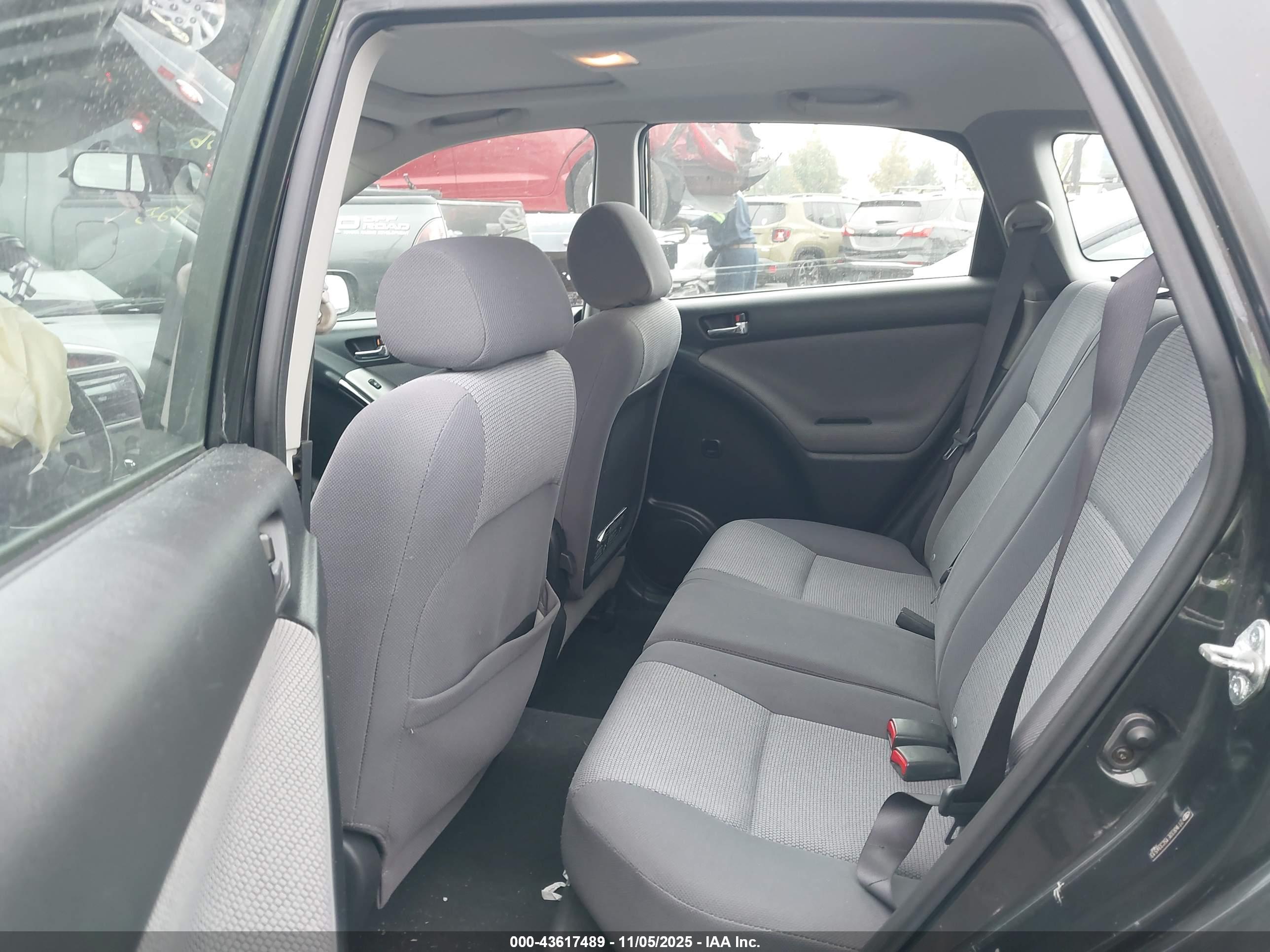 TOYOTA MATRIX image 8