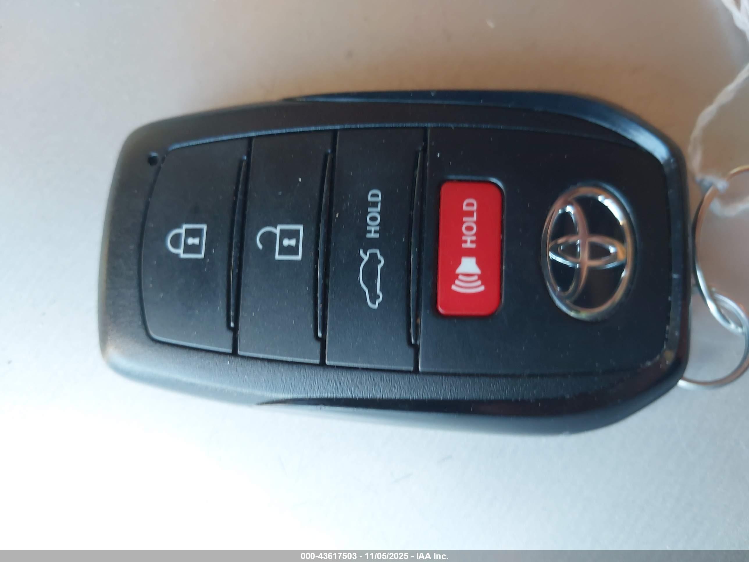TOYOTA COROLLA image 11