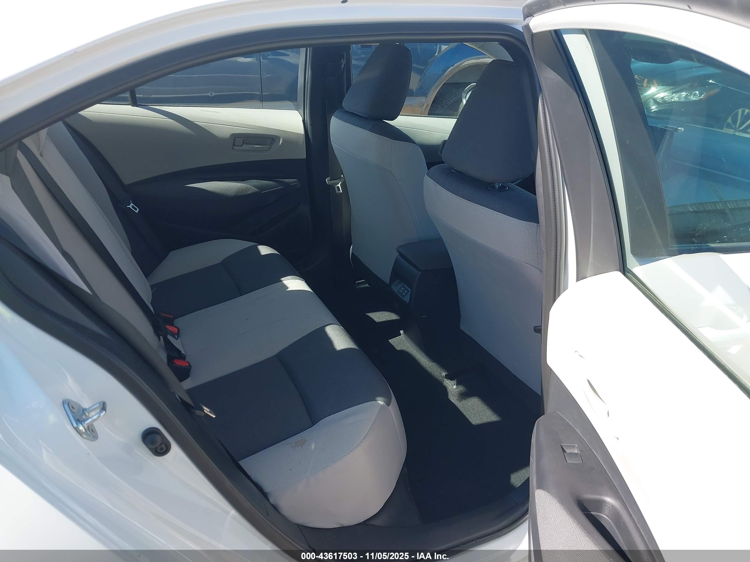 TOYOTA COROLLA image 8