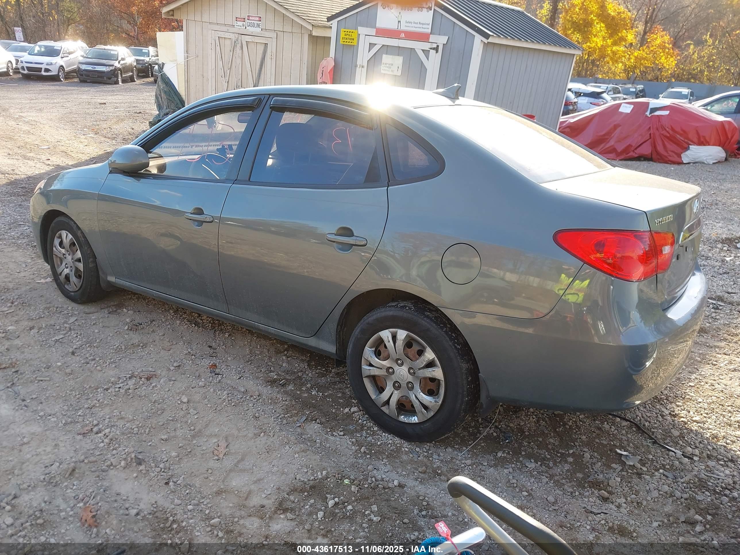 HYUNDAI ELANTRA image 3
