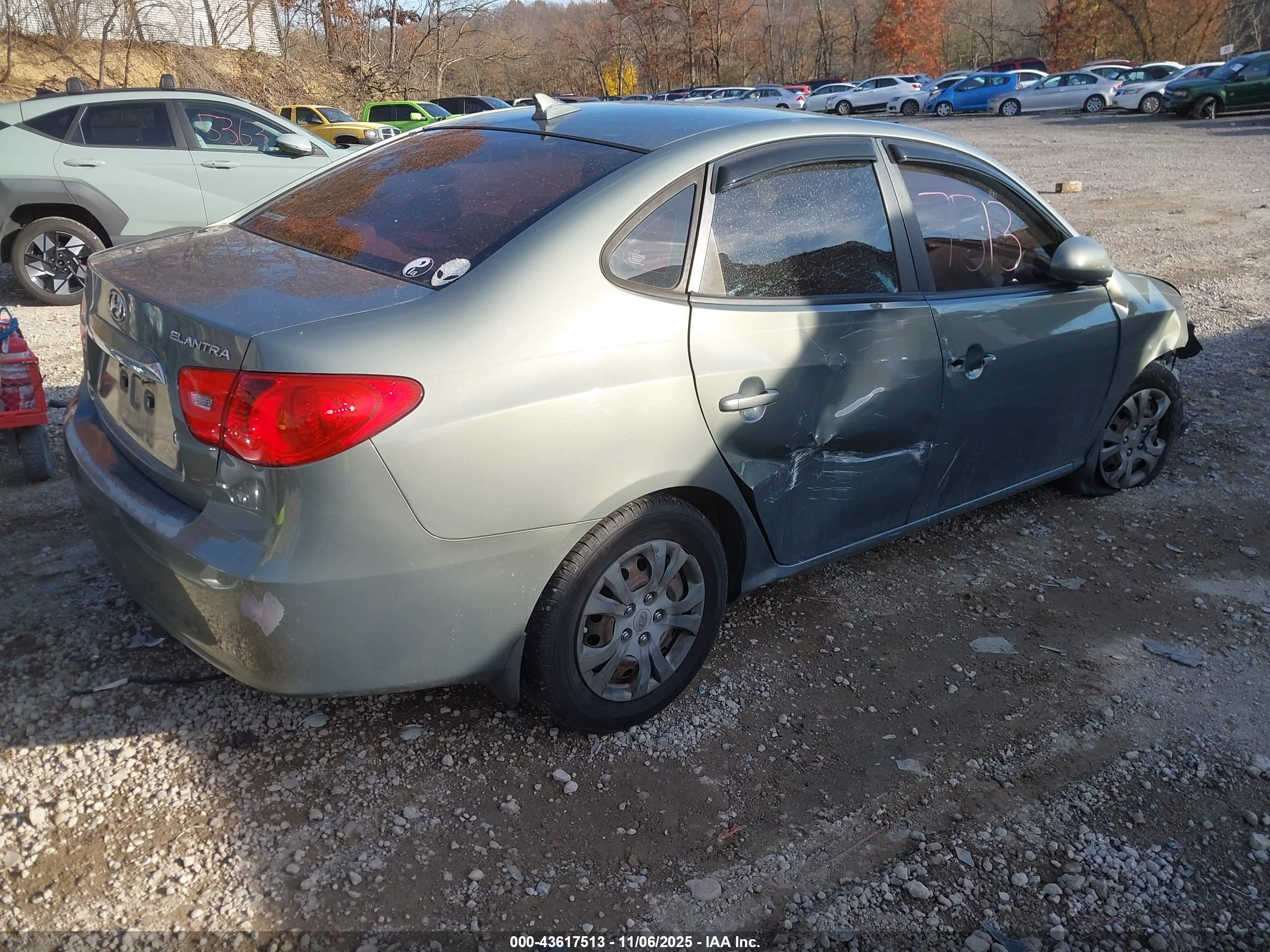 HYUNDAI ELANTRA image 4
