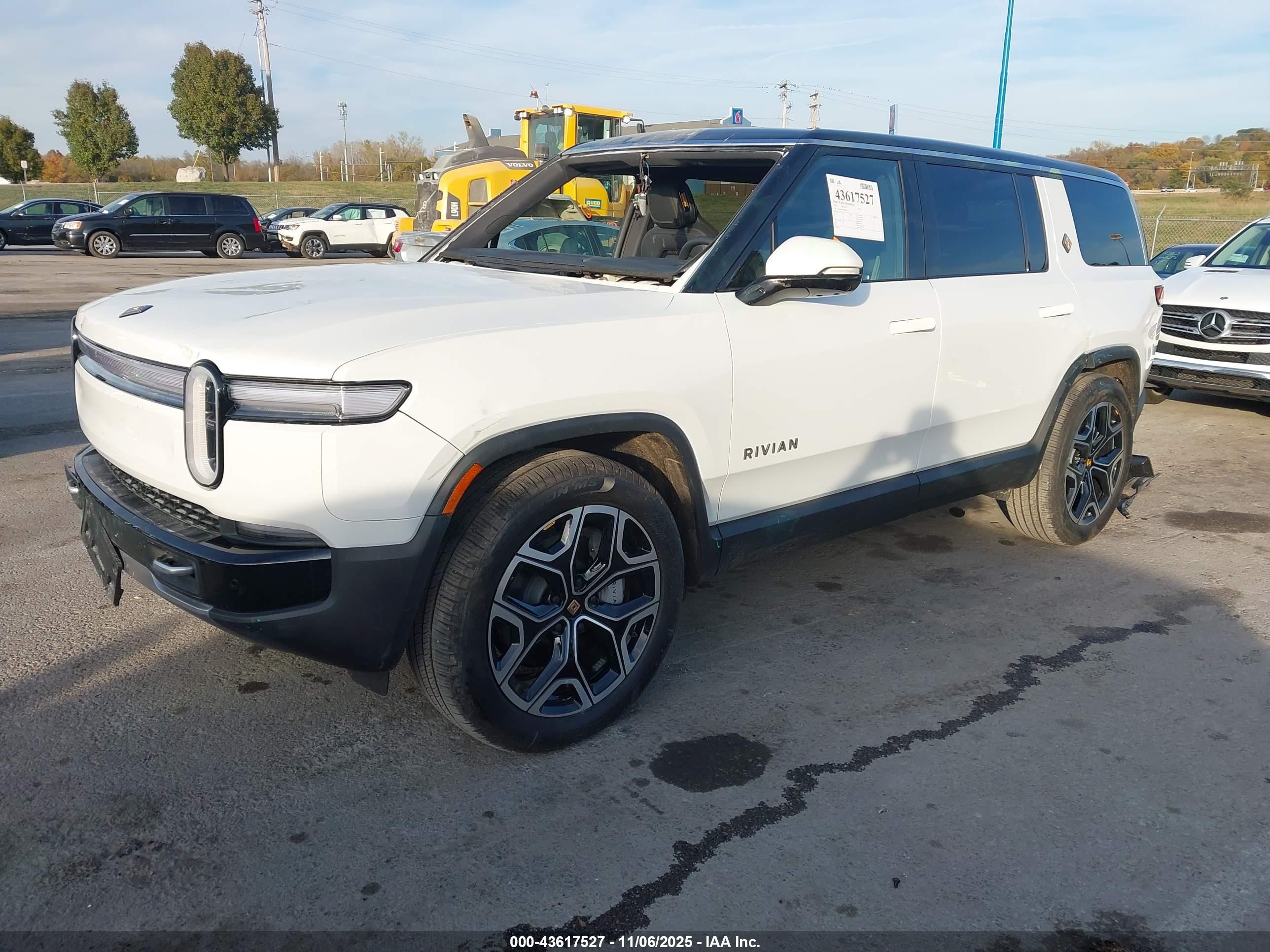 RIVIAN R1S image 2